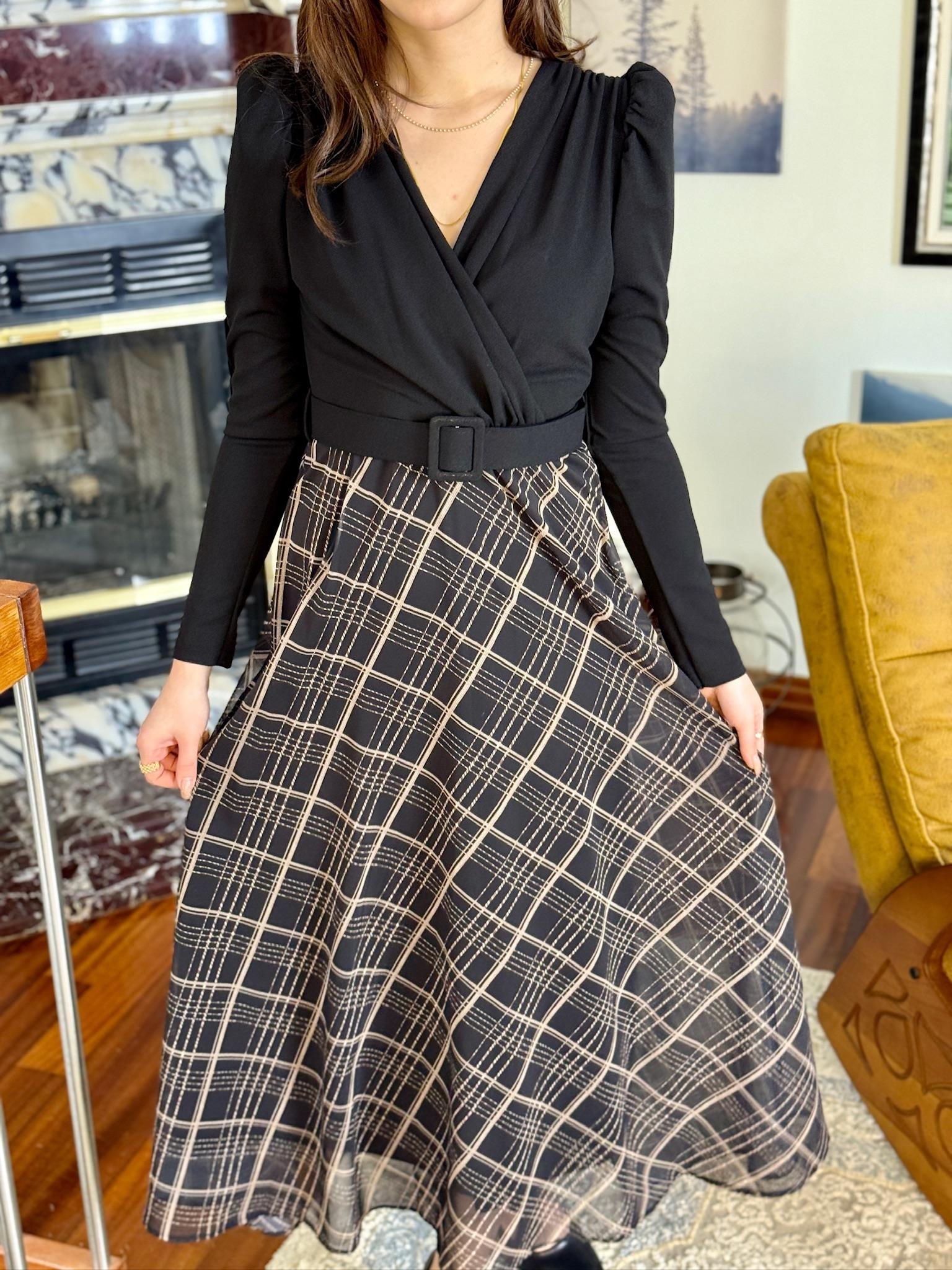 Ekose Desen Eteği Şifon Üstü Crep Kumaş Kemerli Uzun Tasarım Elbise Siyah