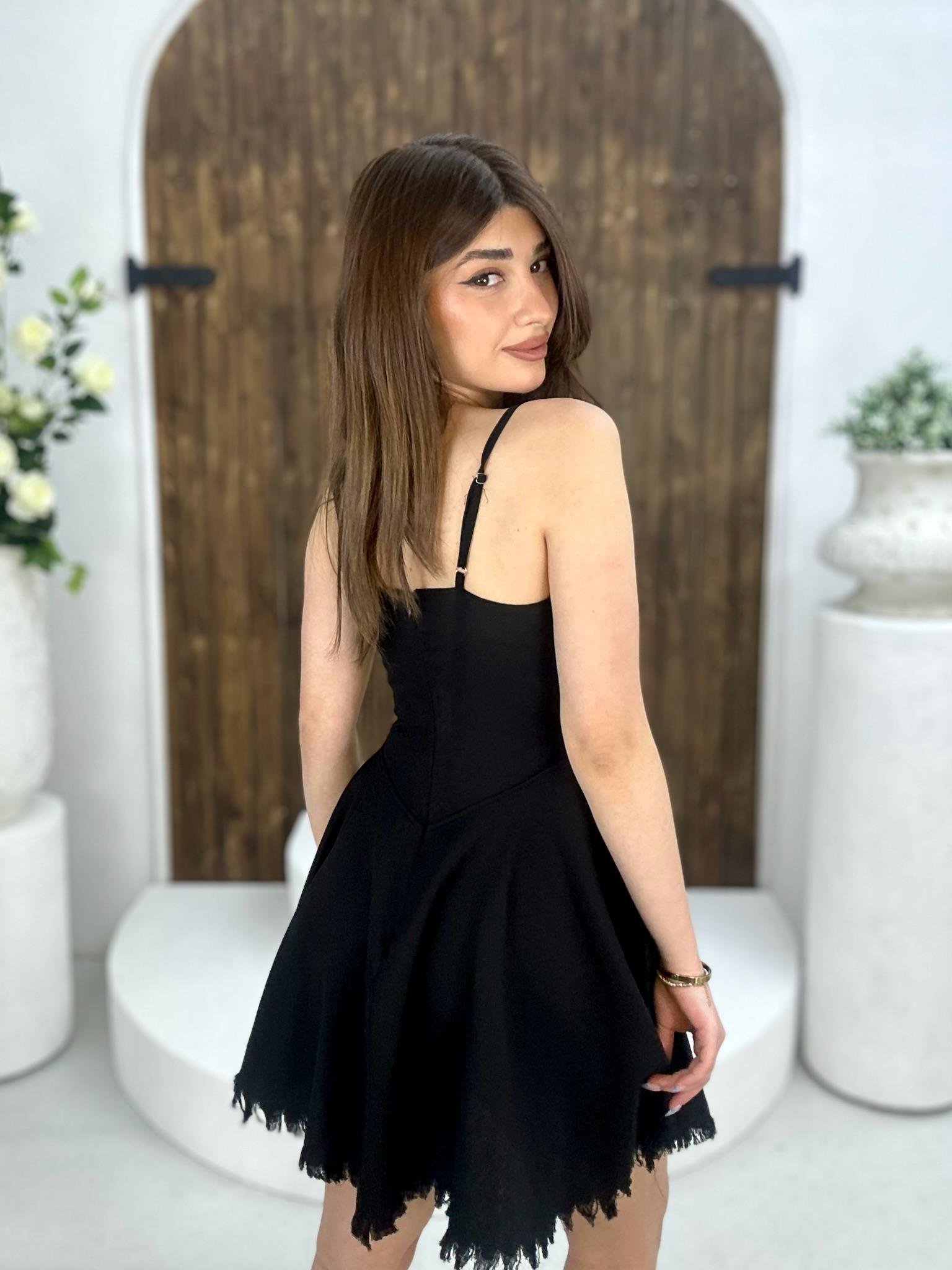 Gabardin Kumaş Kuşgözü Detay Kloş Mini Elbisemiz Siyah