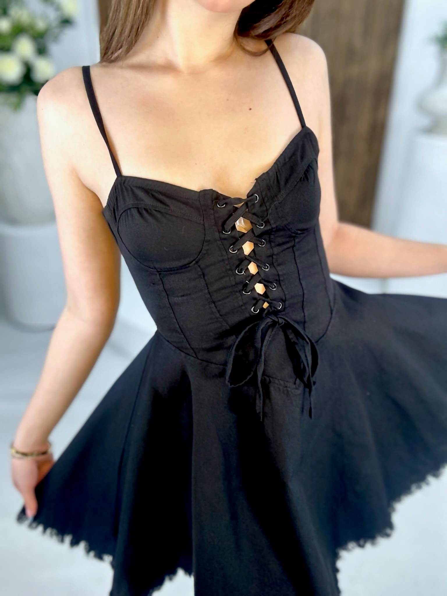 Gabardin Kumaş Kuşgözü Detay Kloş Mini Elbisemiz Siyah