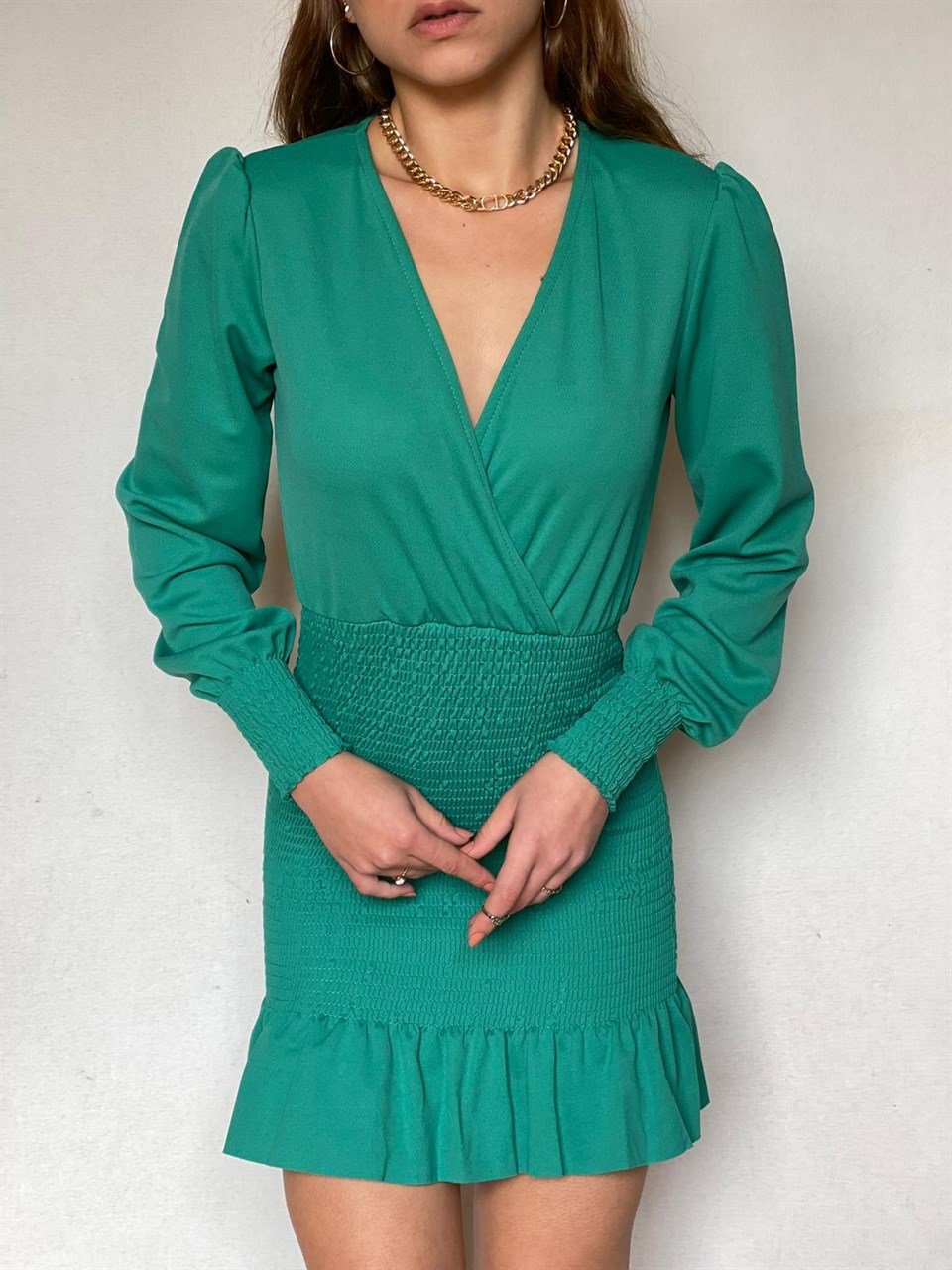 Gipe Detay Etek Ucu Fırfırlı Kruvaze Yaka Crep Dokuma Kumaş Elbise