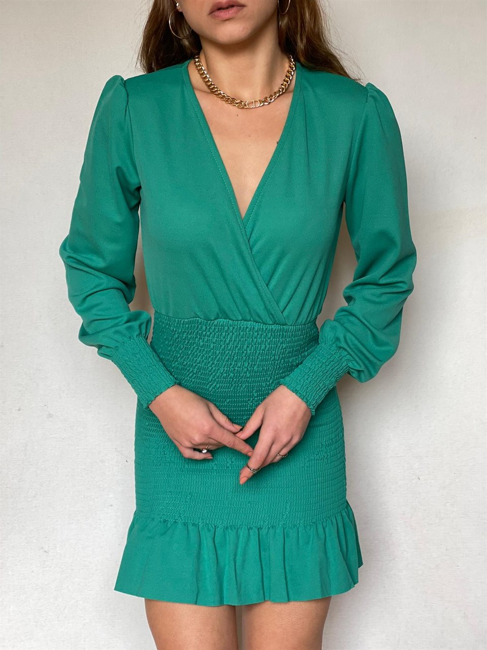 Gipe Detay Etek Ucu Fırfırlı Kruvaze Yaka Crep Dokuma Kumaş Elbise