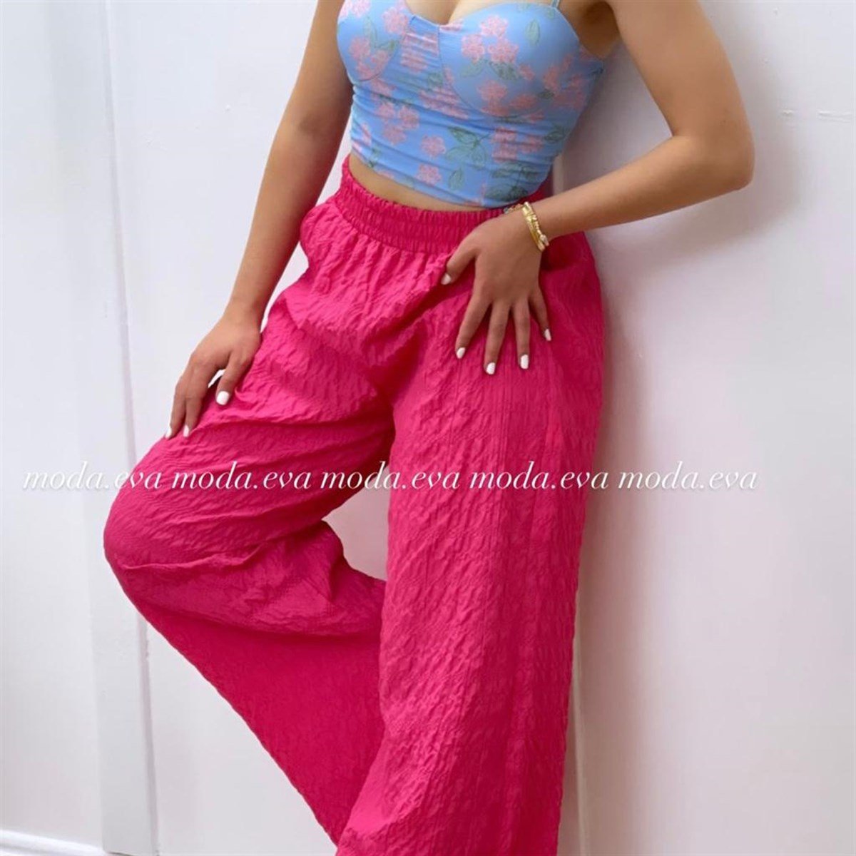 Gofre Kumaş Bel Lastikli Yırtmaç Detaylı Pantolon