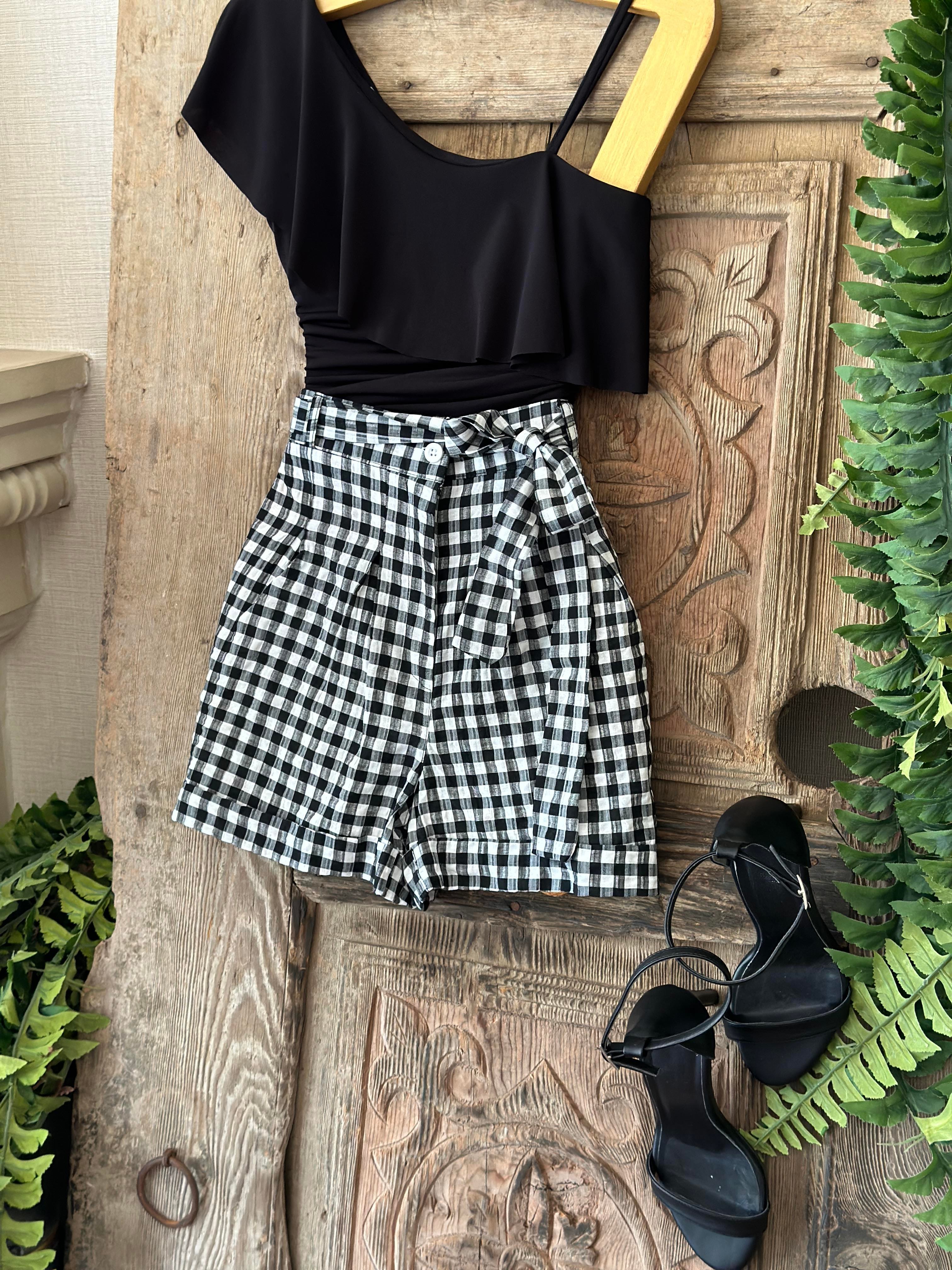 Gofre Kumaş Piti Kare Desen Kuşaklı Şort 