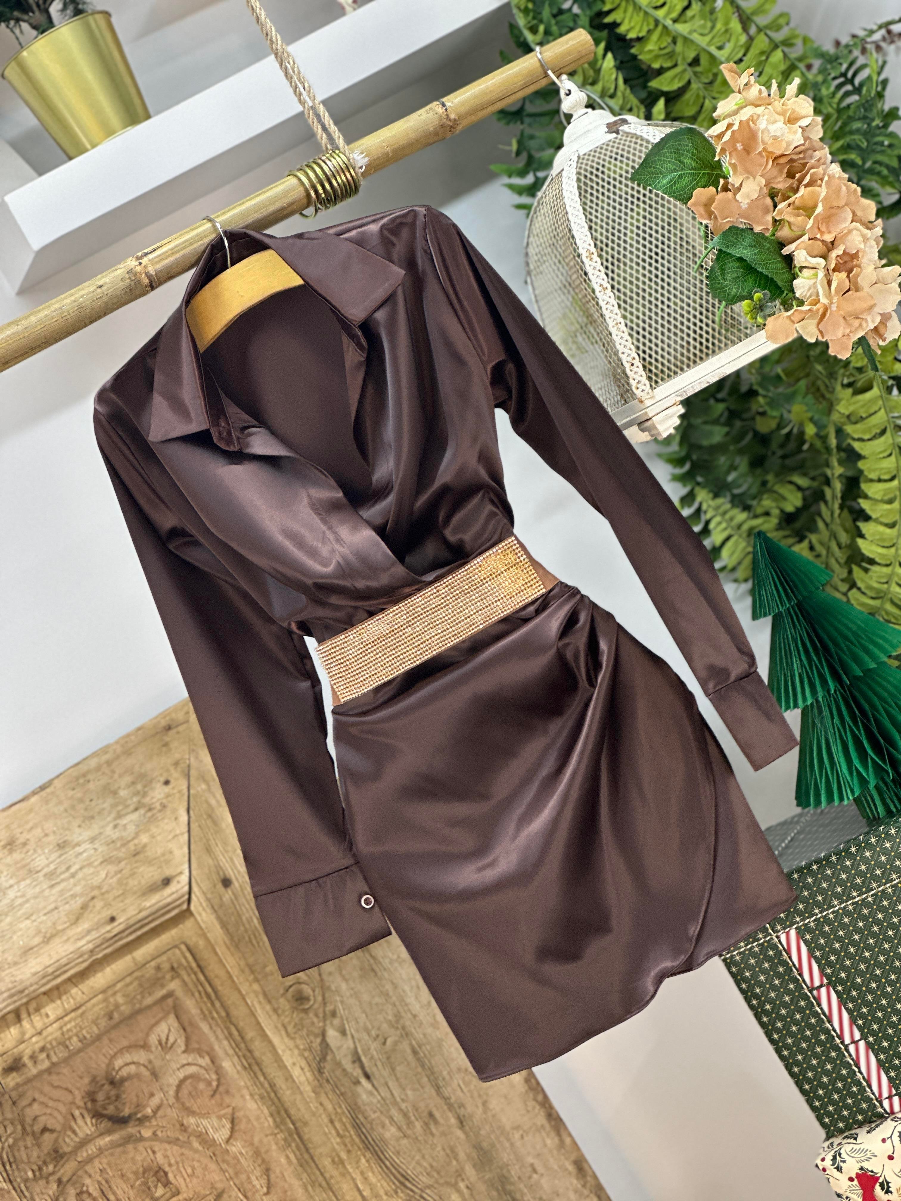 Gramajlı Saten Kumaş Drapeli Zarf Etekli Gömlek Yaka Elbisemiz