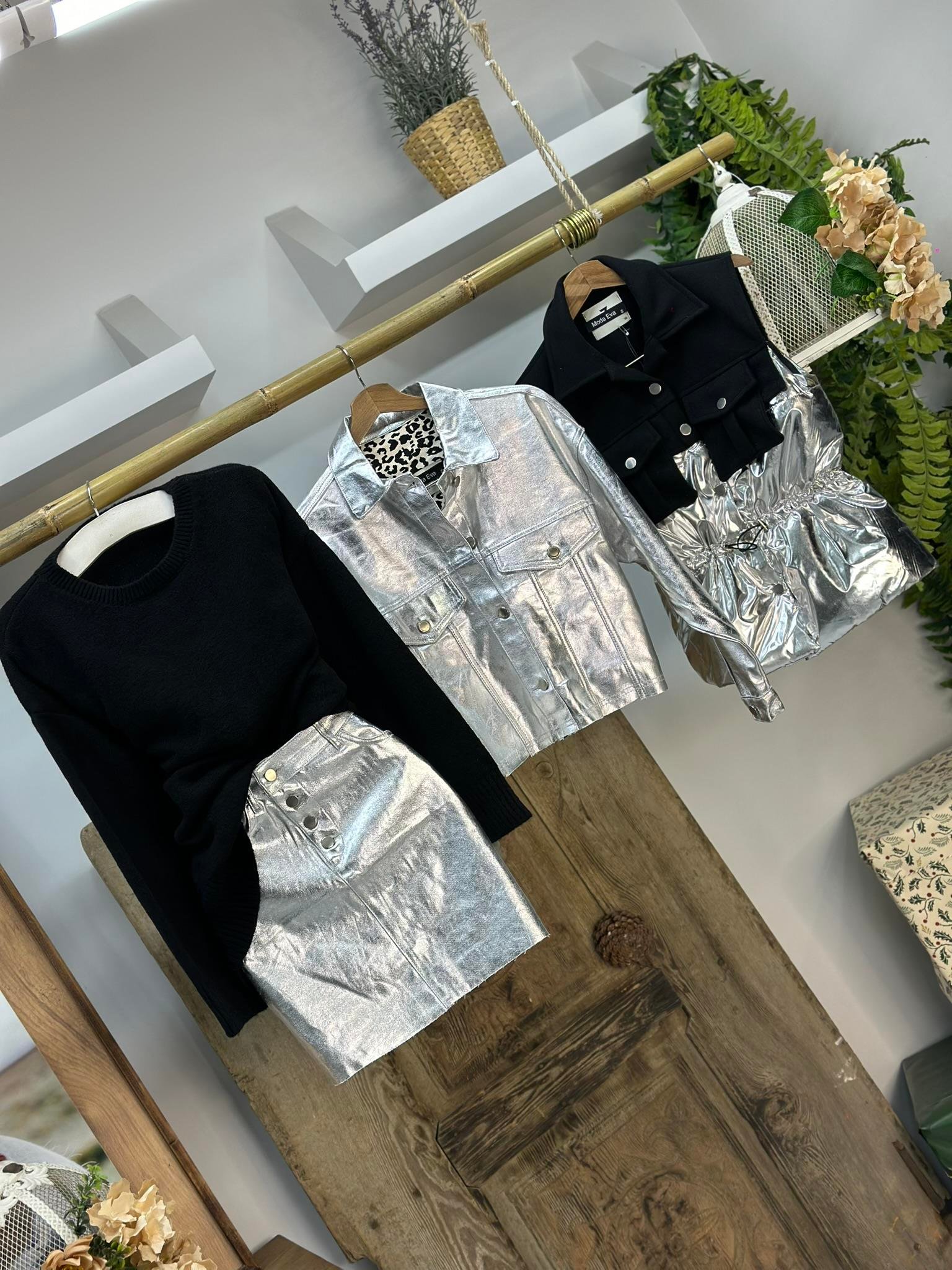 Gümüş Varaklı Metal Düğmeli Etek 