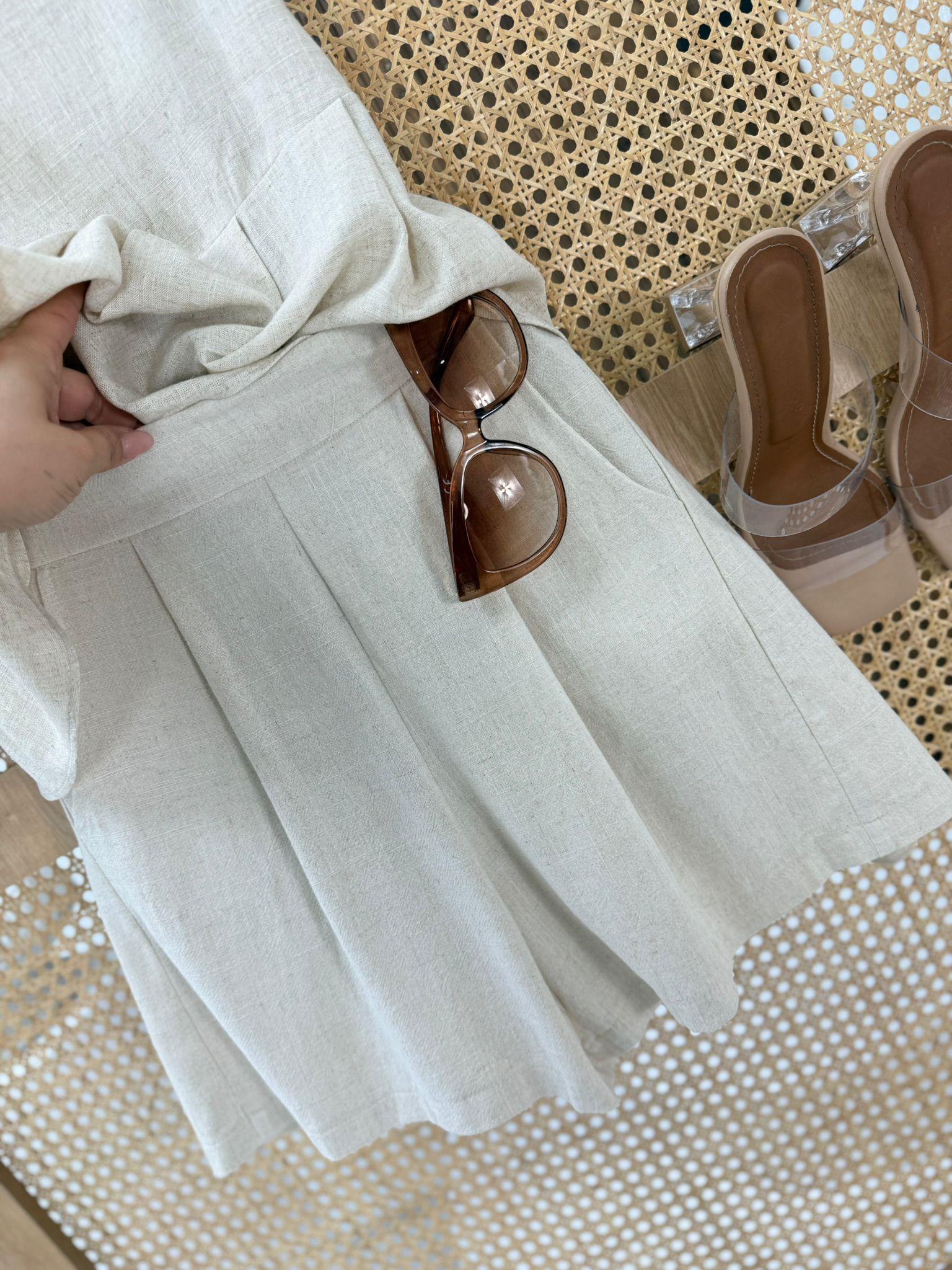 Ham Keten Kumaş Bel Arkası Lastikli Şort 