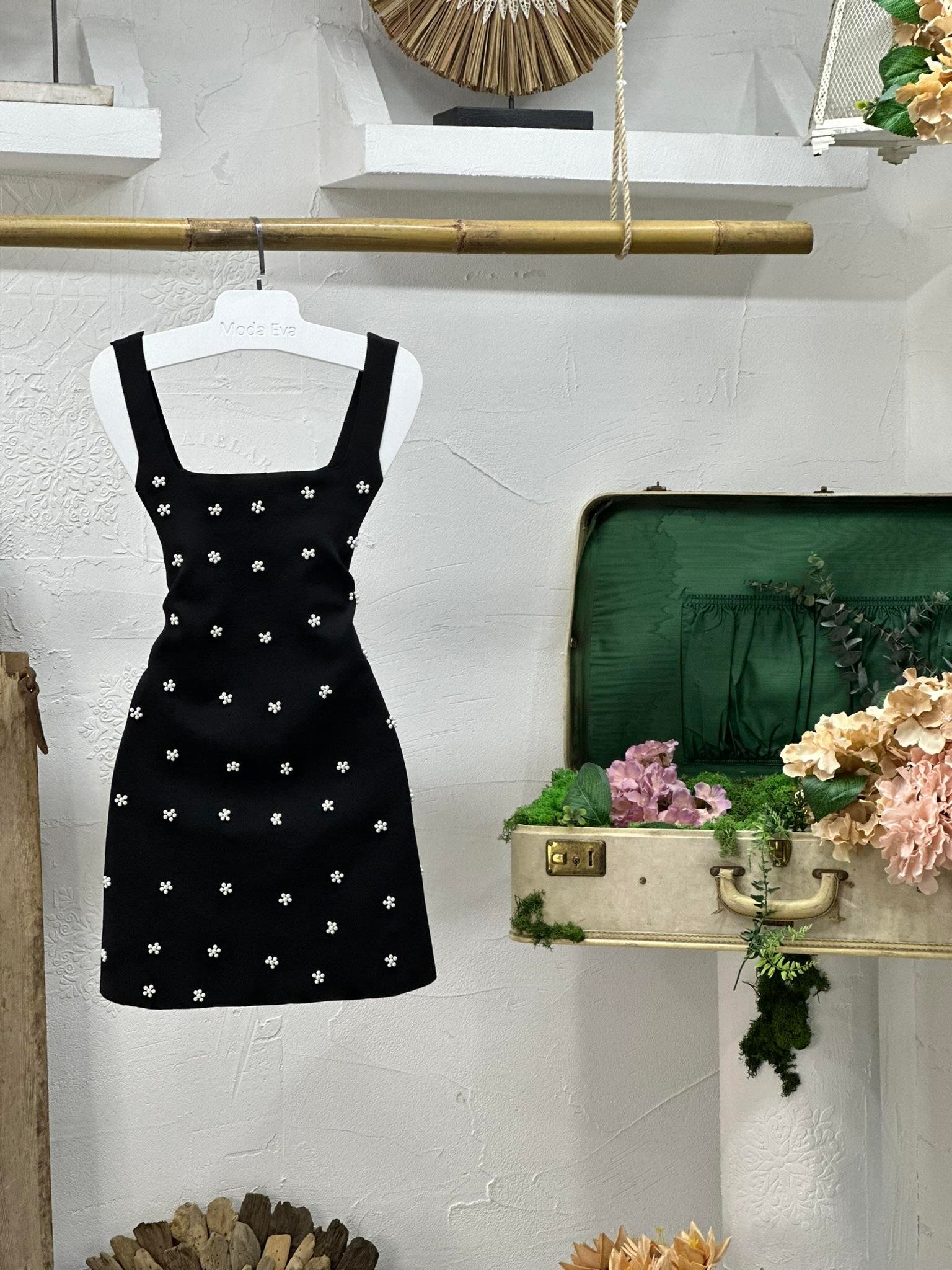 İnci Detaylı Kare Yaka Elbise