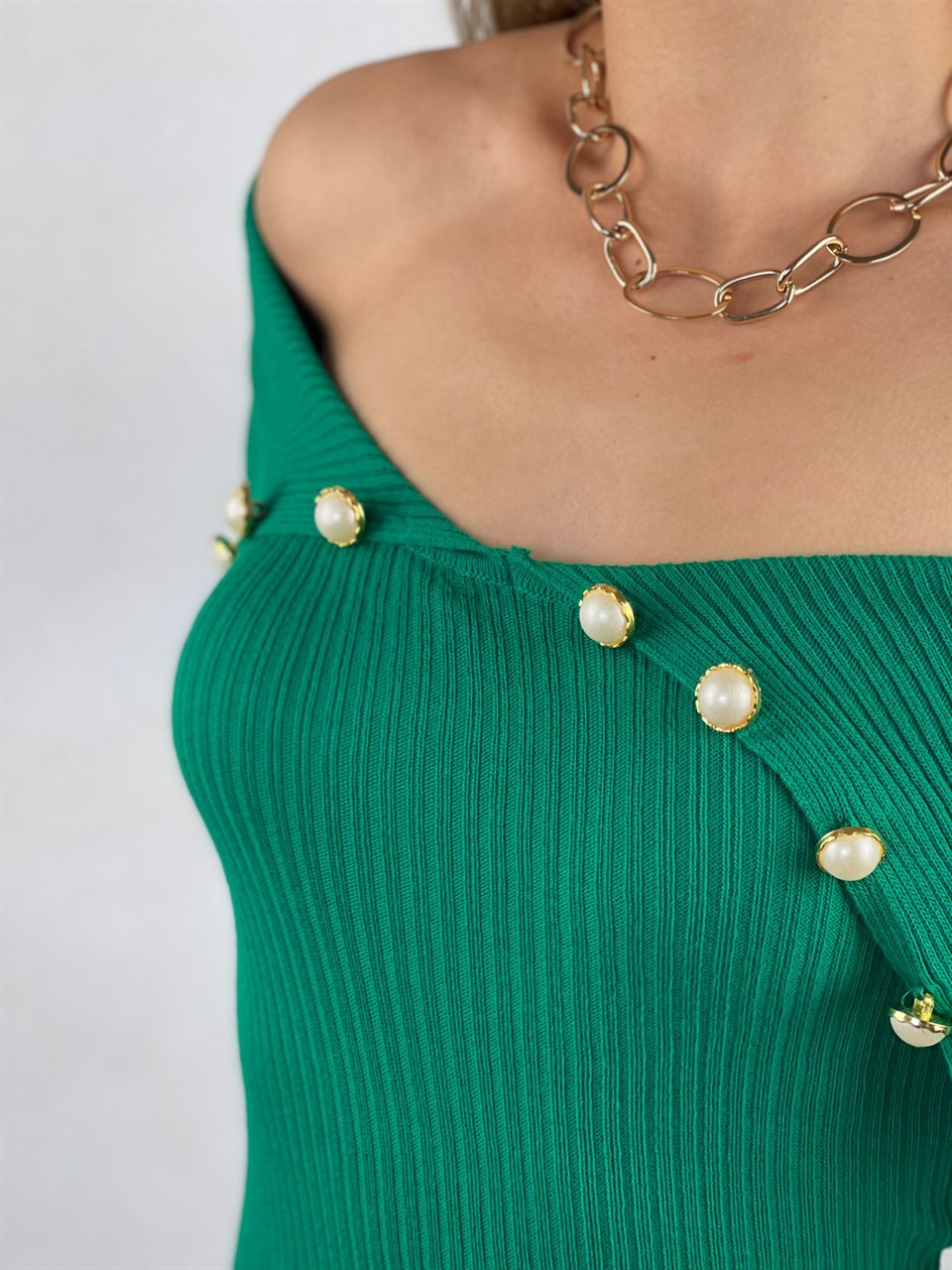 İnci Düğmeli Düşük Omuz Triko Elbise