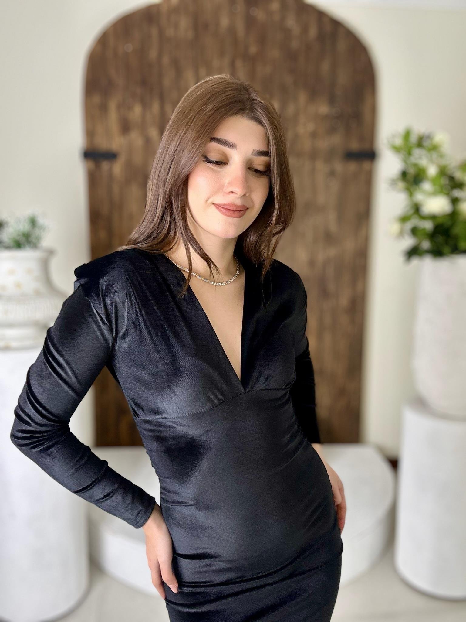 İnci Kadife Derin V Yaka Drapeli Uzun Kollu Tasarım Elbise Siyah