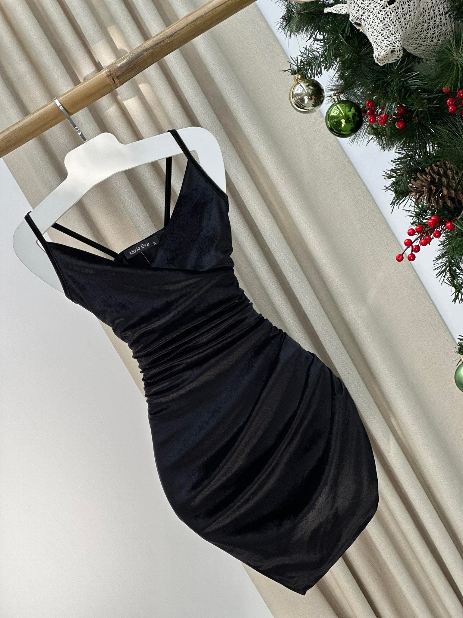 İnci Kadife Kruvaze Kesim Askılı Drapeli Tasarım Elbise Siyah