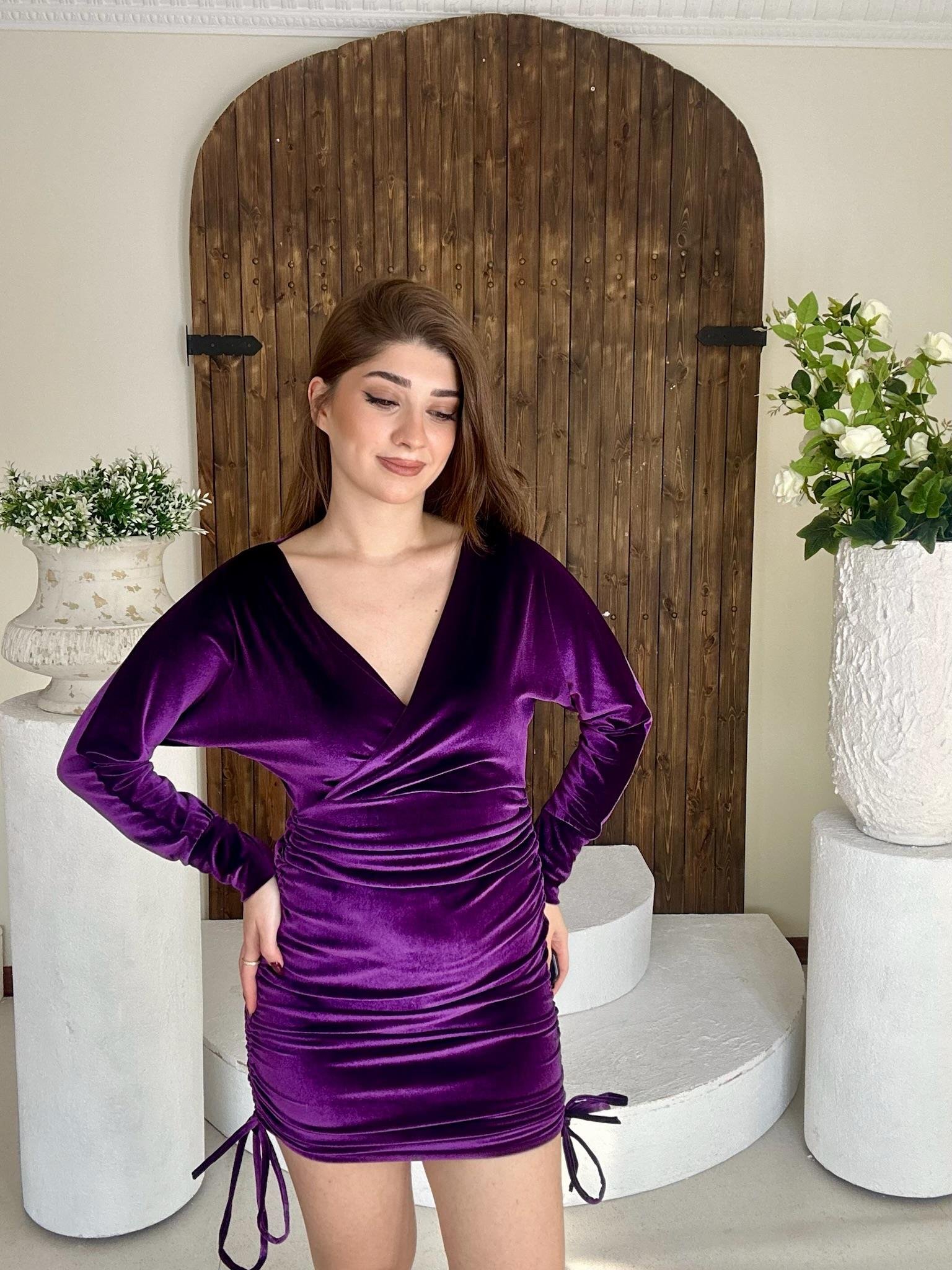 İnci Kadife Kumaş Asansör Büzgülü Kruvaze Elbise Mor