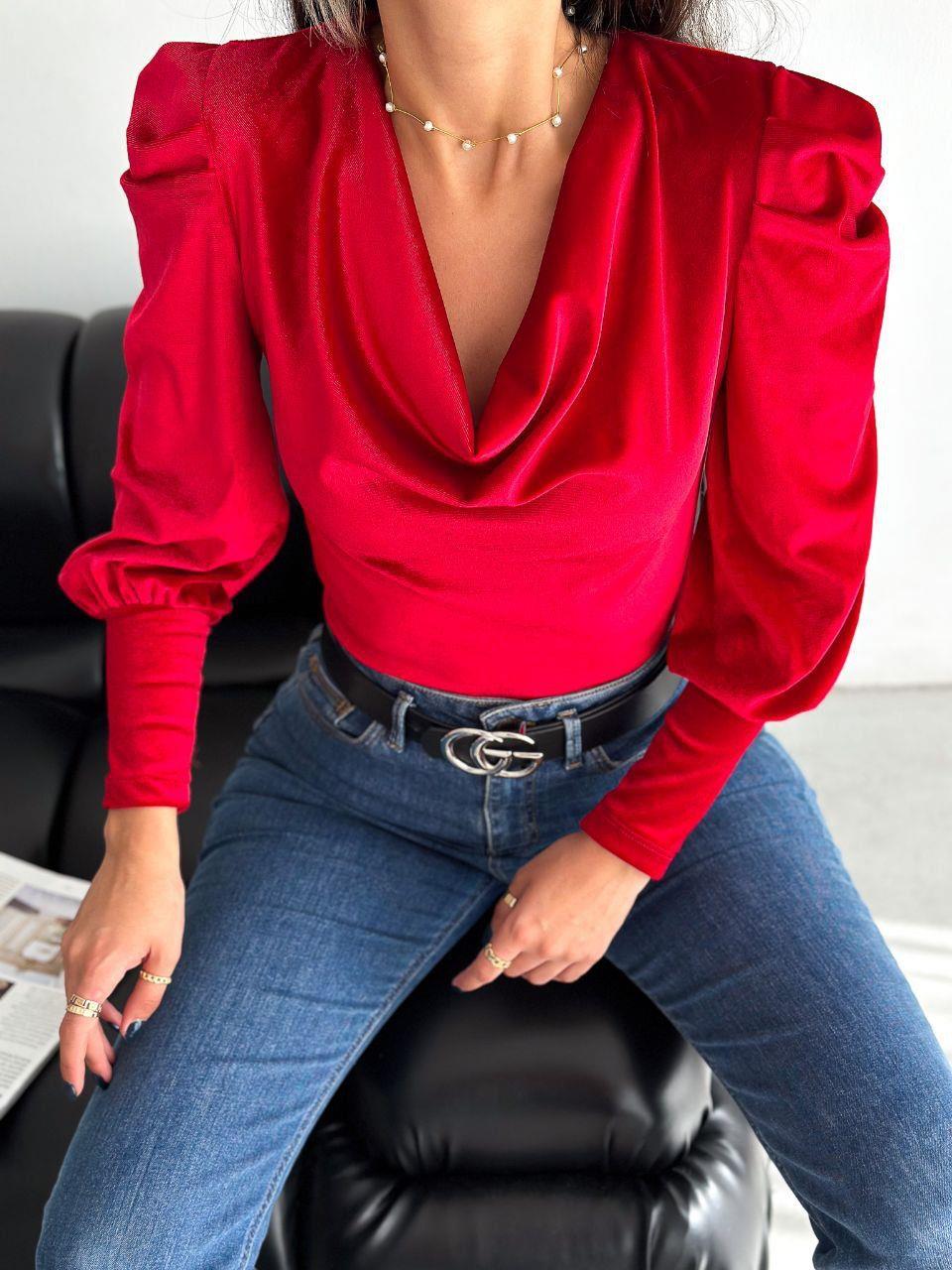 İnci Kadife Kumaş Degaje Yaka Balon Kol Kalın Manşetli Bluz 