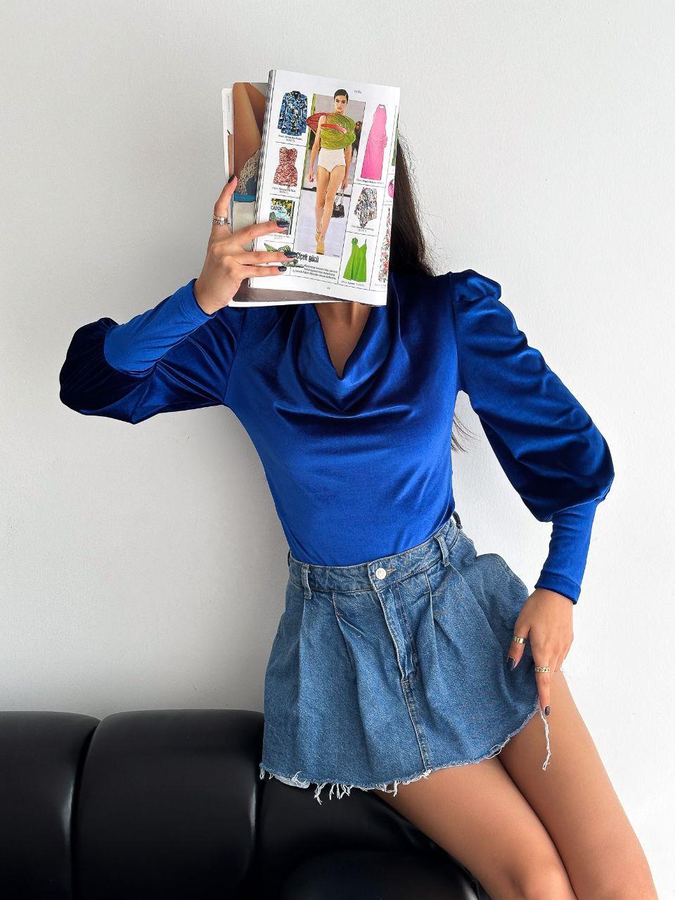 İnci Kadife Kumaş Degaje Yaka Balon Kol Kalın Manşetli Bluz 