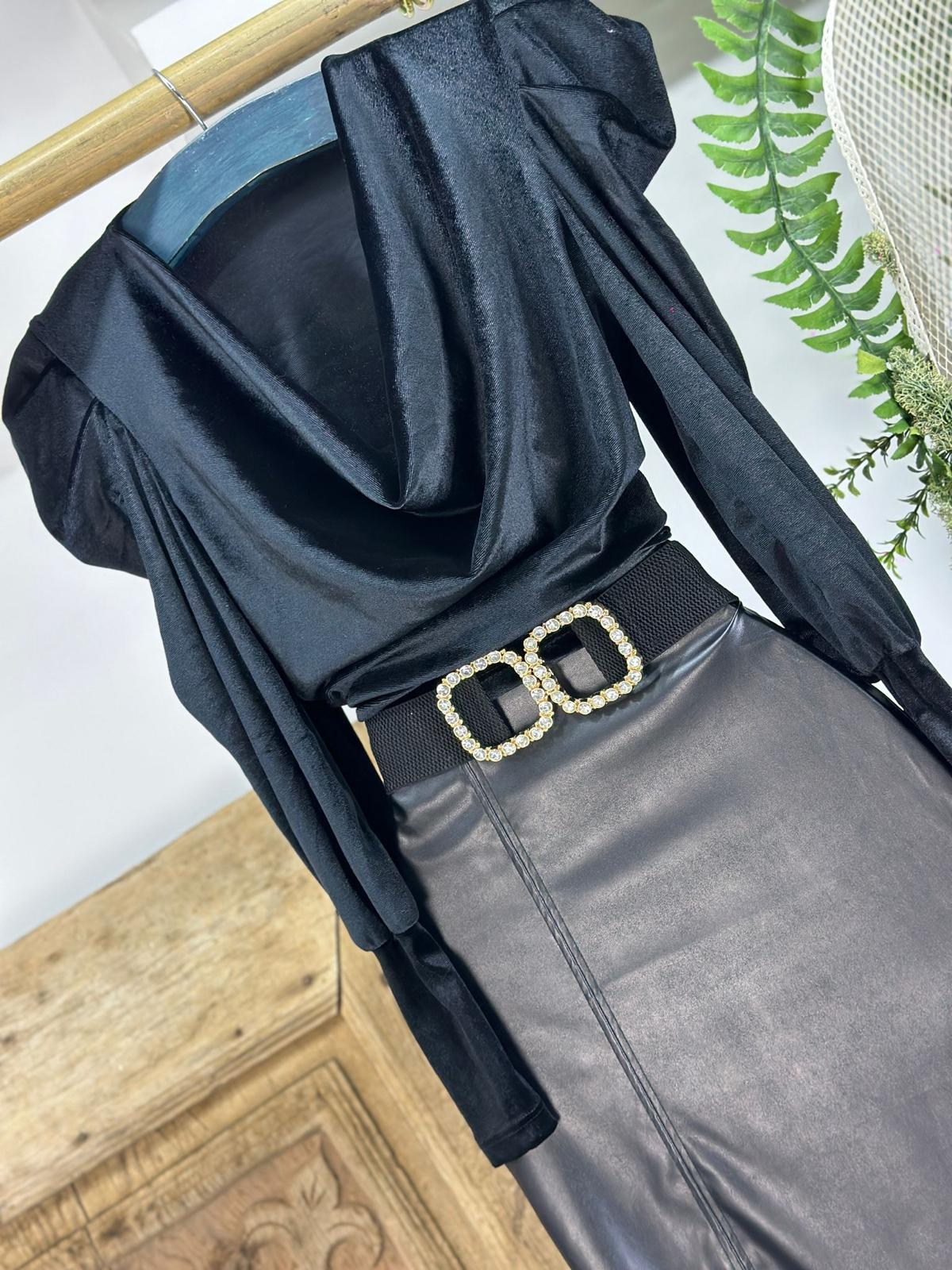 İnci Kadife Kumaş Degaje Yaka Balon Kol Kalın Manşetli Bluz 