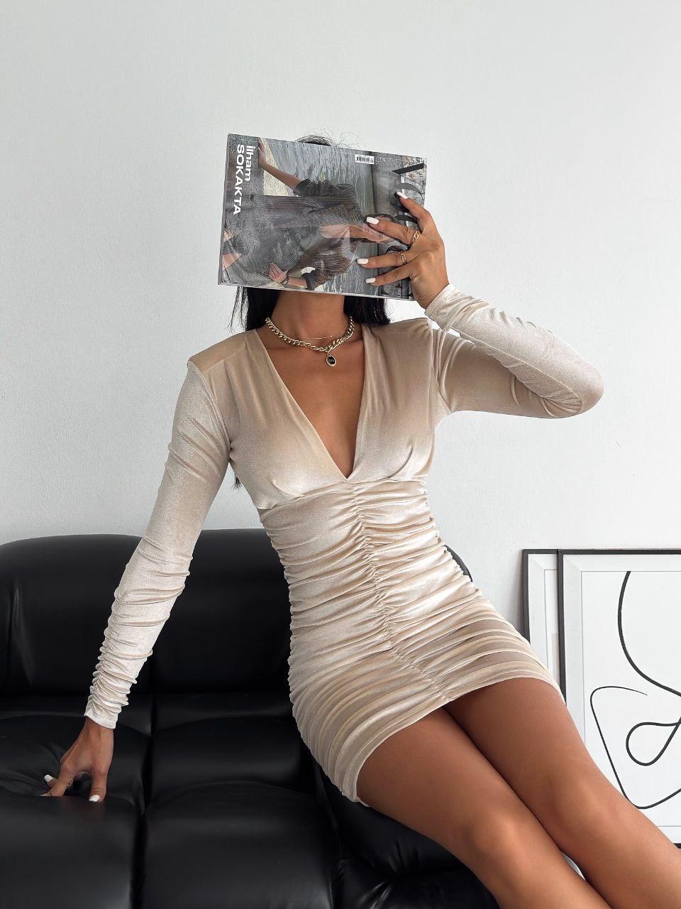 İnci Kadife Kumaş Derin V Yaka Ön ve Arka Drapeli Tasarım Elbise