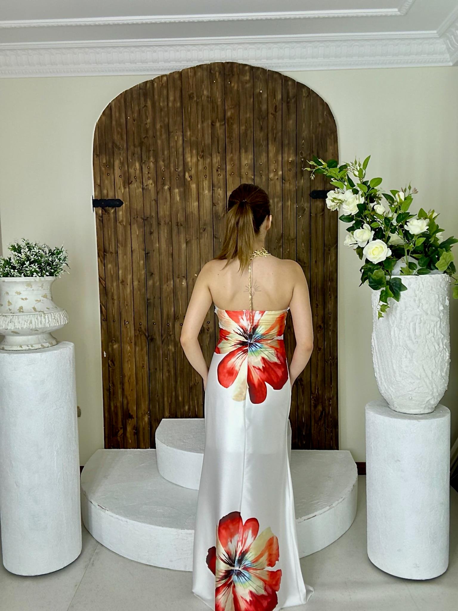 İpek Saten Kumaş Dijital Çiçek Desen Straplez Uzun Elbise Beyaz