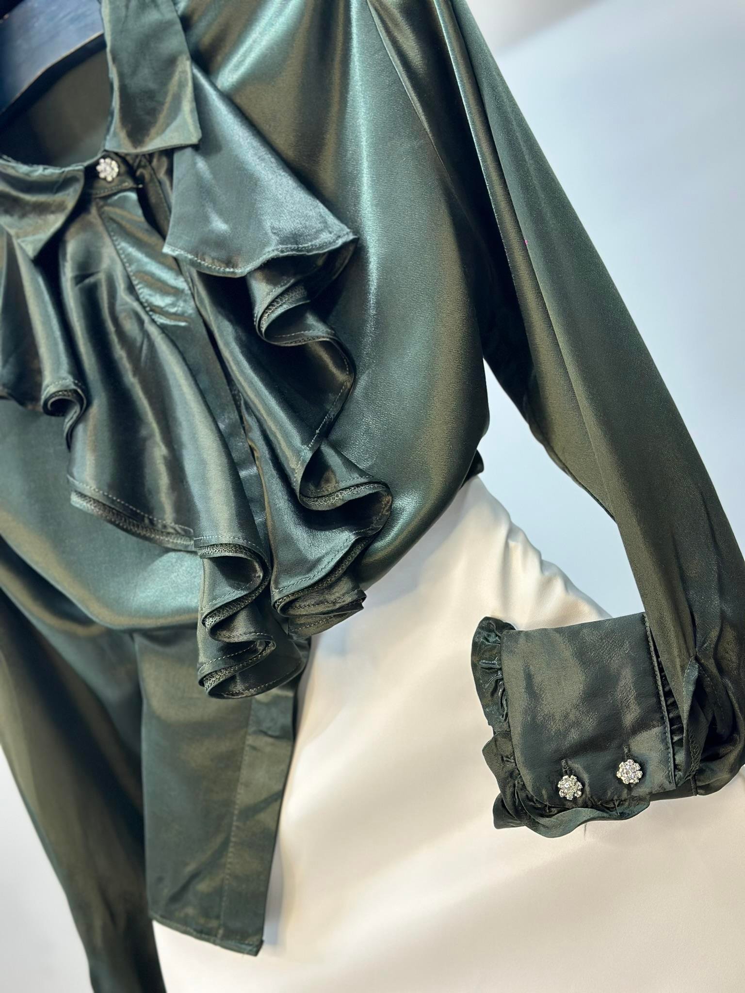 İpek Saten Kumaş Fular Detay  Taş Düğmeli Tasarım Gömlek 