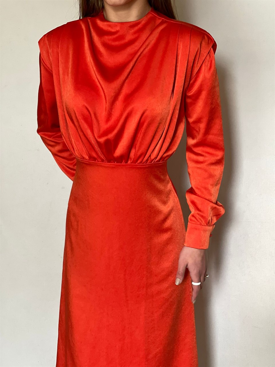 İpek Satwb Kumaş Vatkalı Uzun Elbise