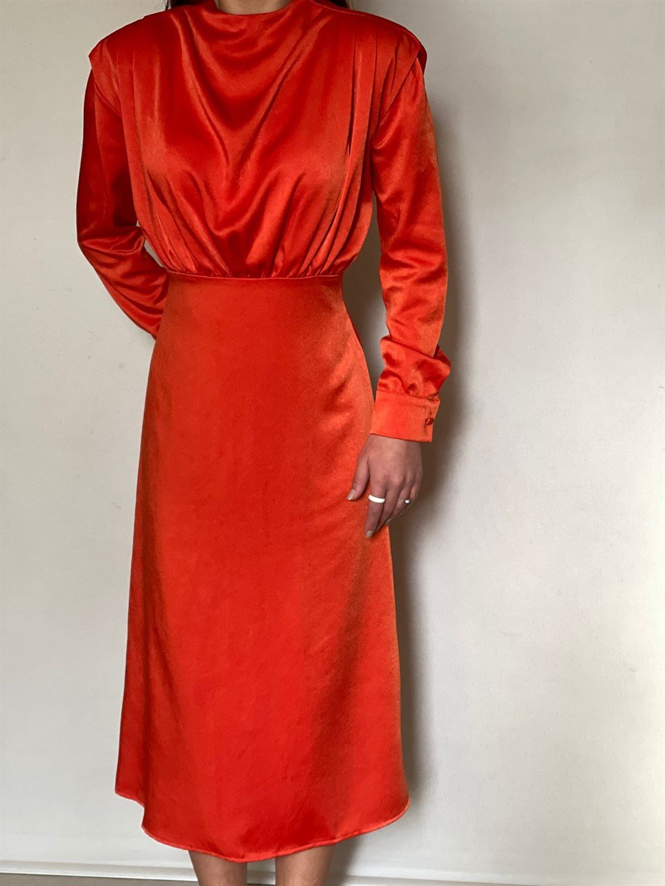 İpek Satwb Kumaş Vatkalı Uzun Elbise