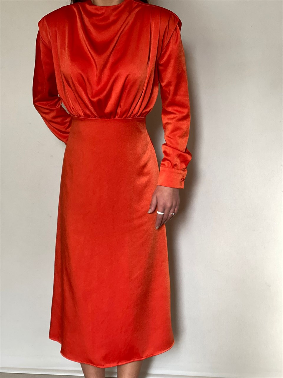 İpek Satwb Kumaş Vatkalı Uzun Elbise