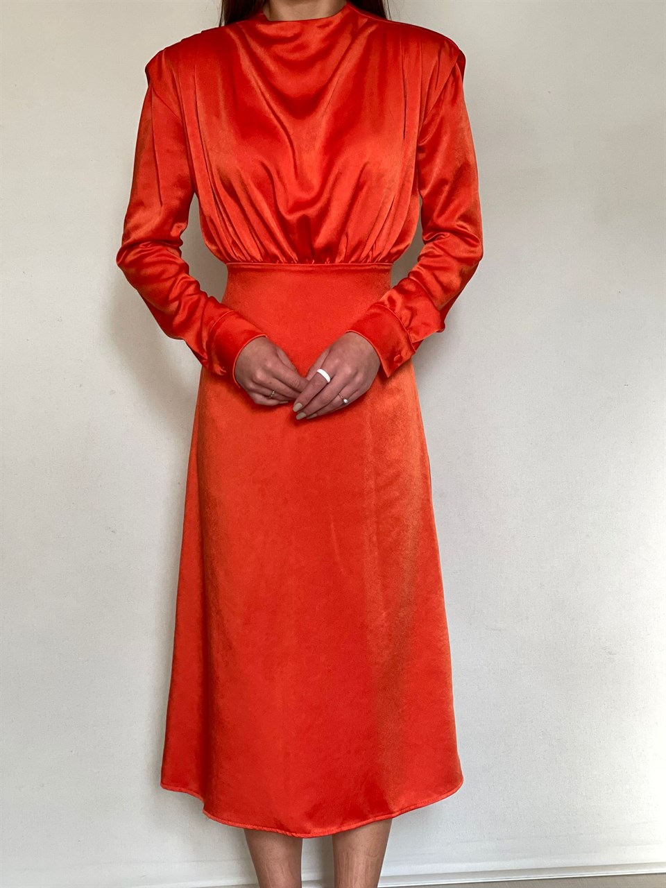 İpek Satwb Kumaş Vatkalı Uzun Elbise