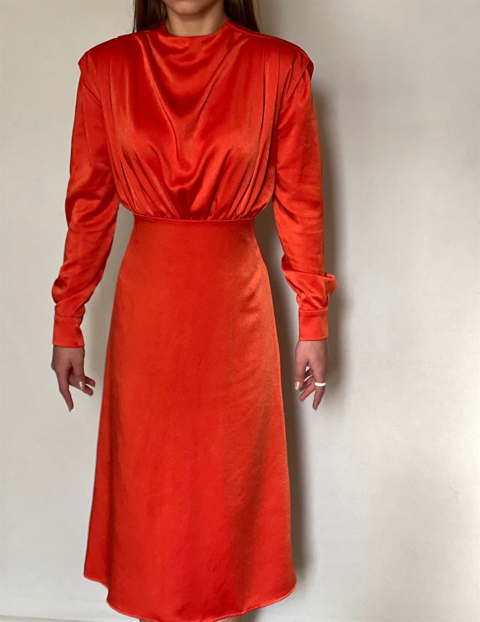 İpek Satwb Kumaş Vatkalı Uzun Elbise