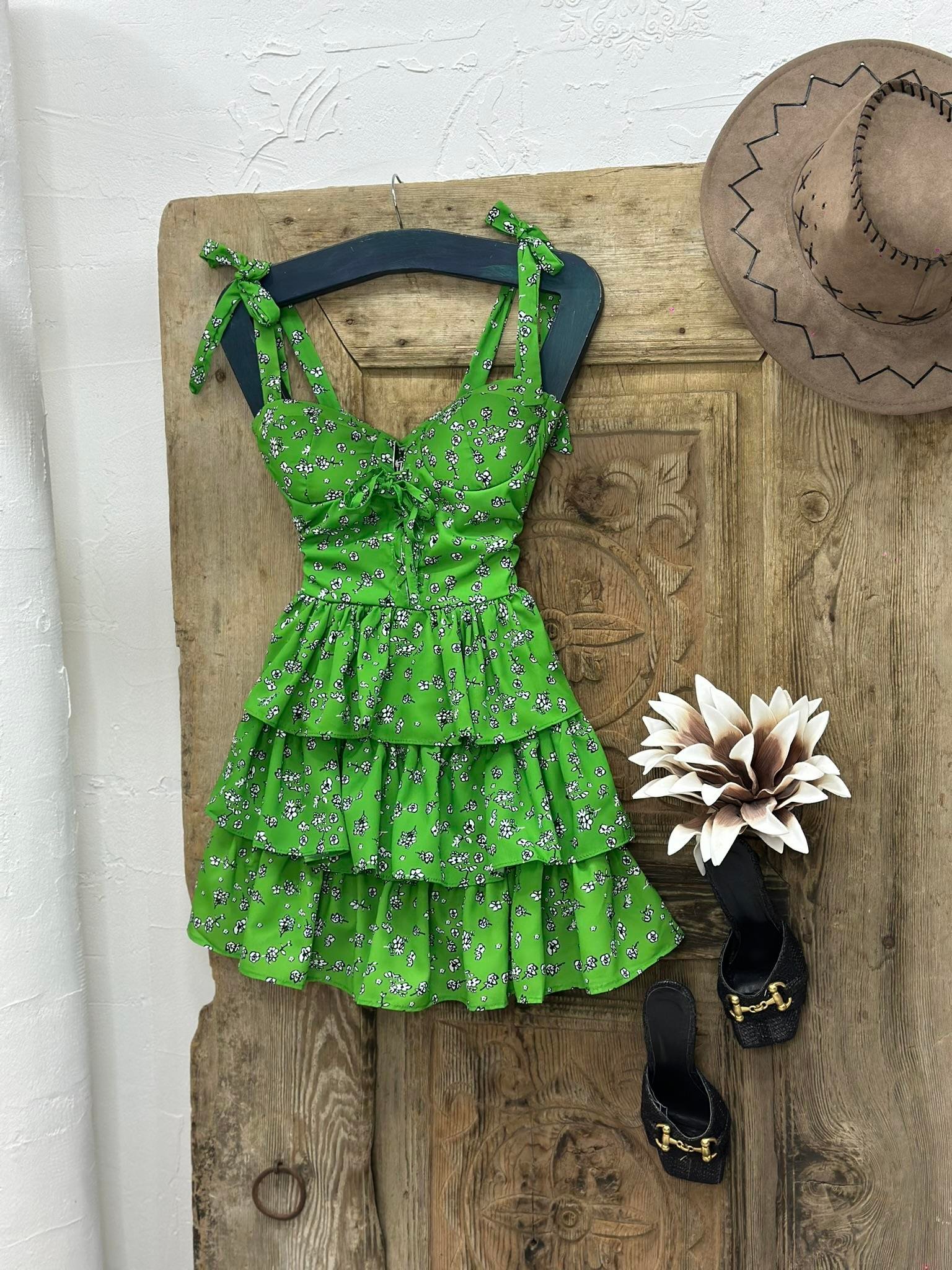 İthal Crep Kumaş Omuzlar Bağlamalı Kat Etekli Tasarım Elbise