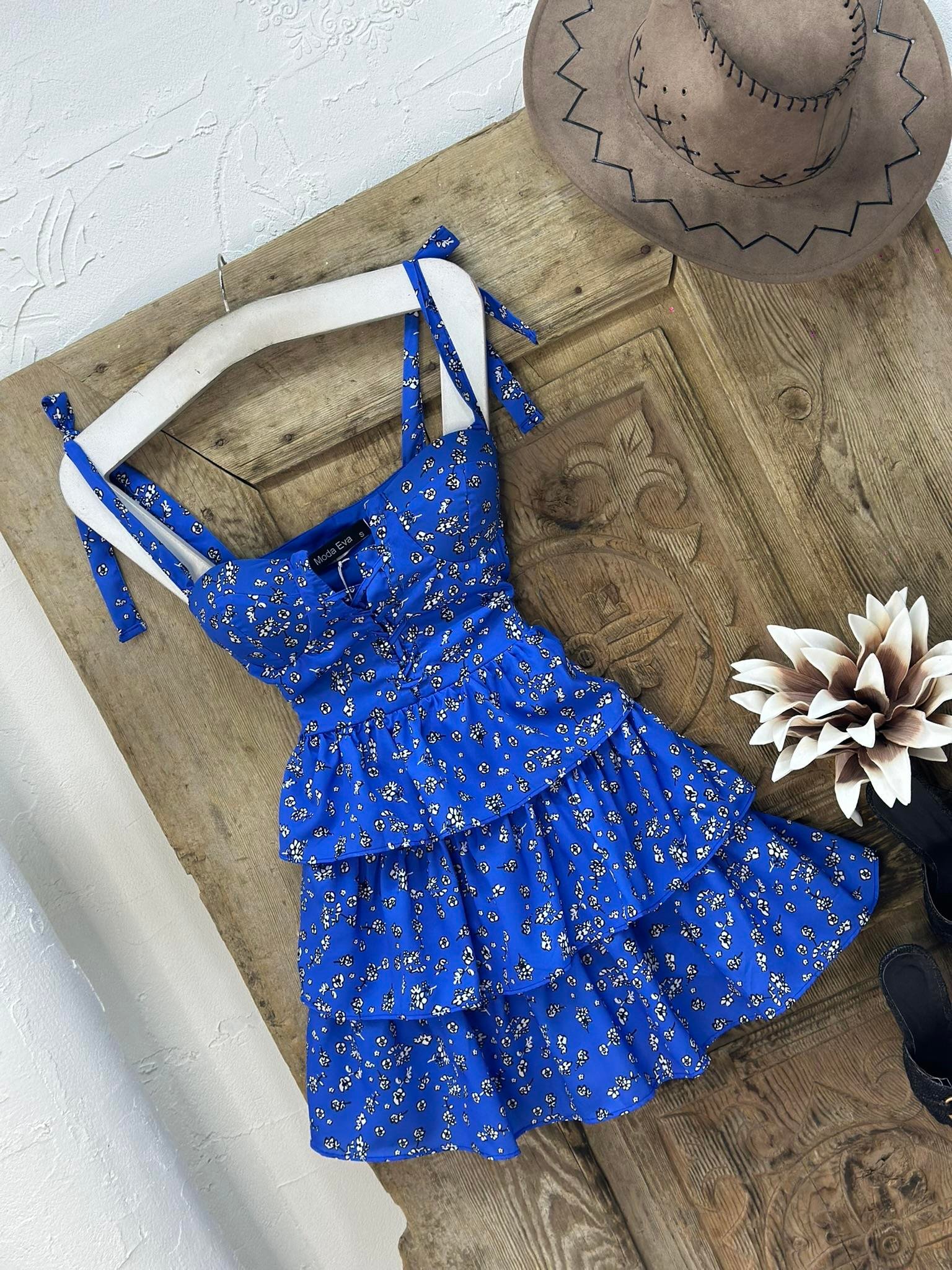 İthal Crep Kumaş Omuzlar Bağlamalı Kat Etekli Tasarım Elbise