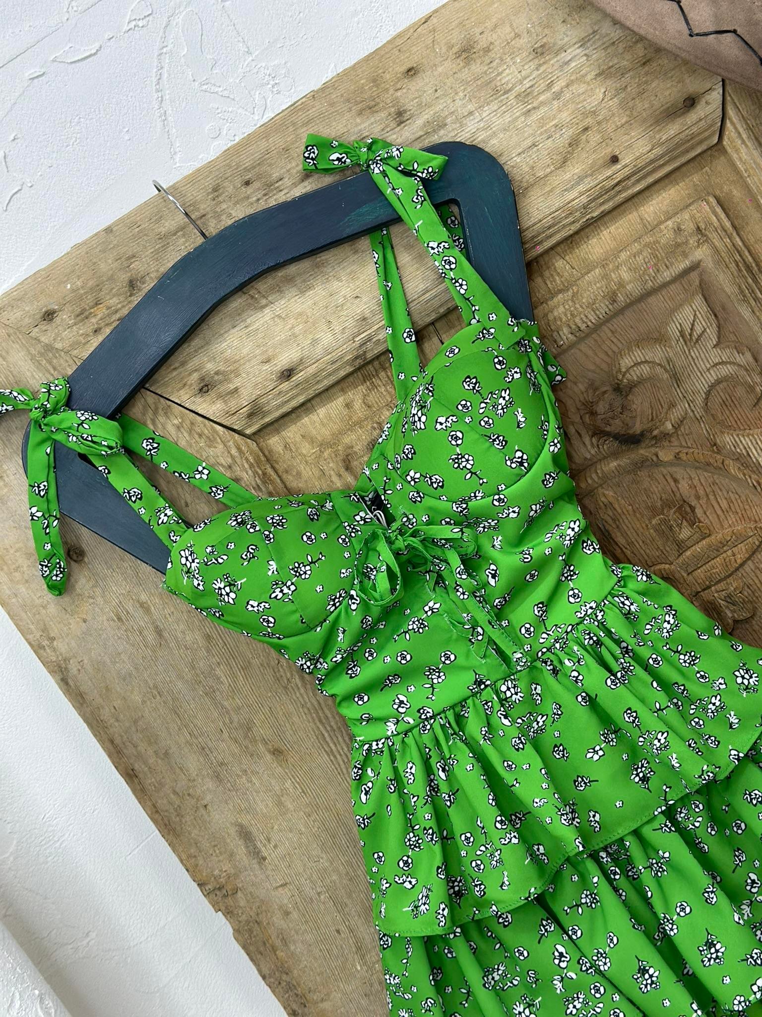 İthal Crep Kumaş Omuzlar Bağlamalı Kat Etekli Tasarım Elbise