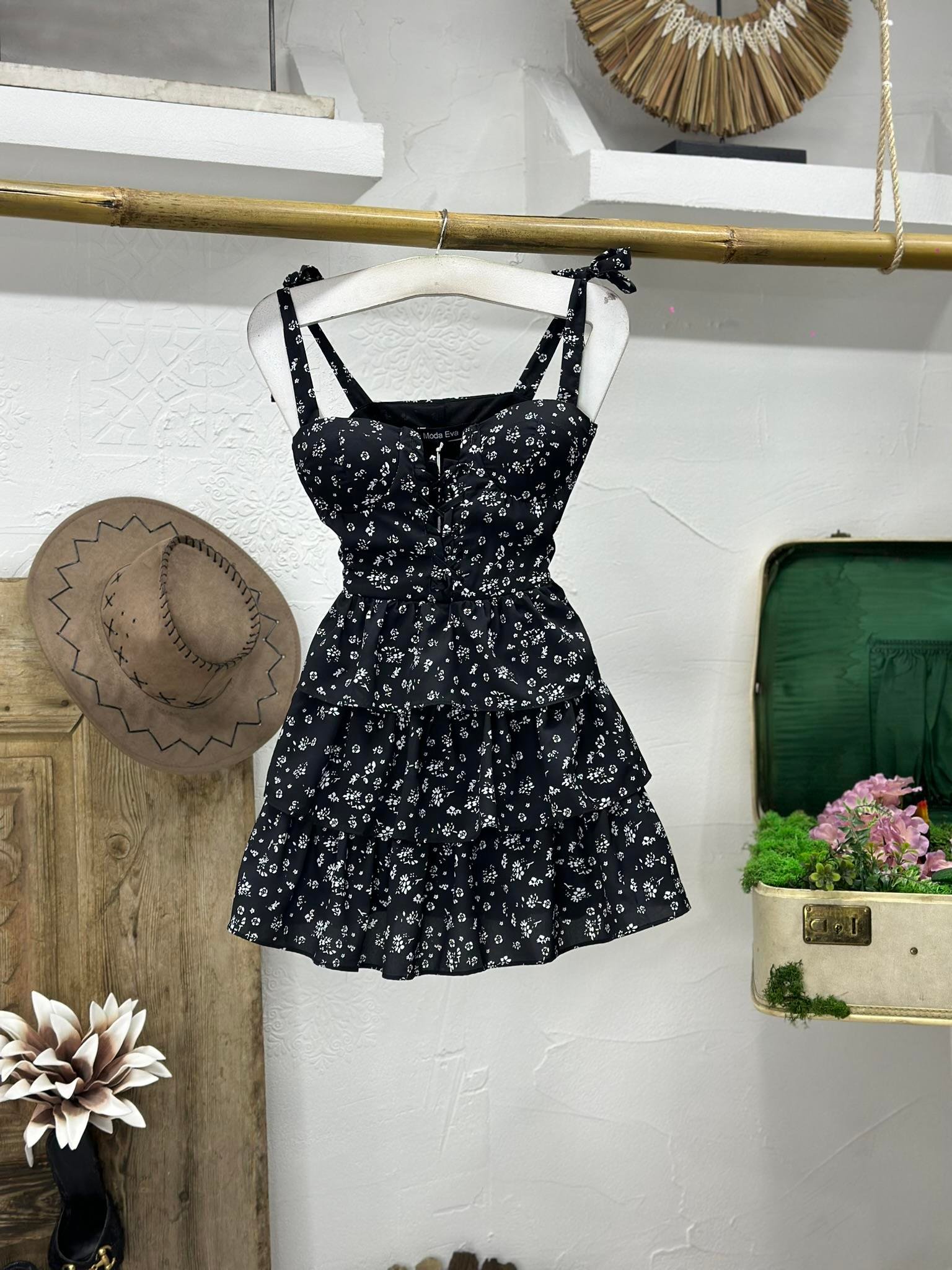 İthal Crep Kumaş Omuzlar Bağlamalı Kat Etekli Tasarım Elbise