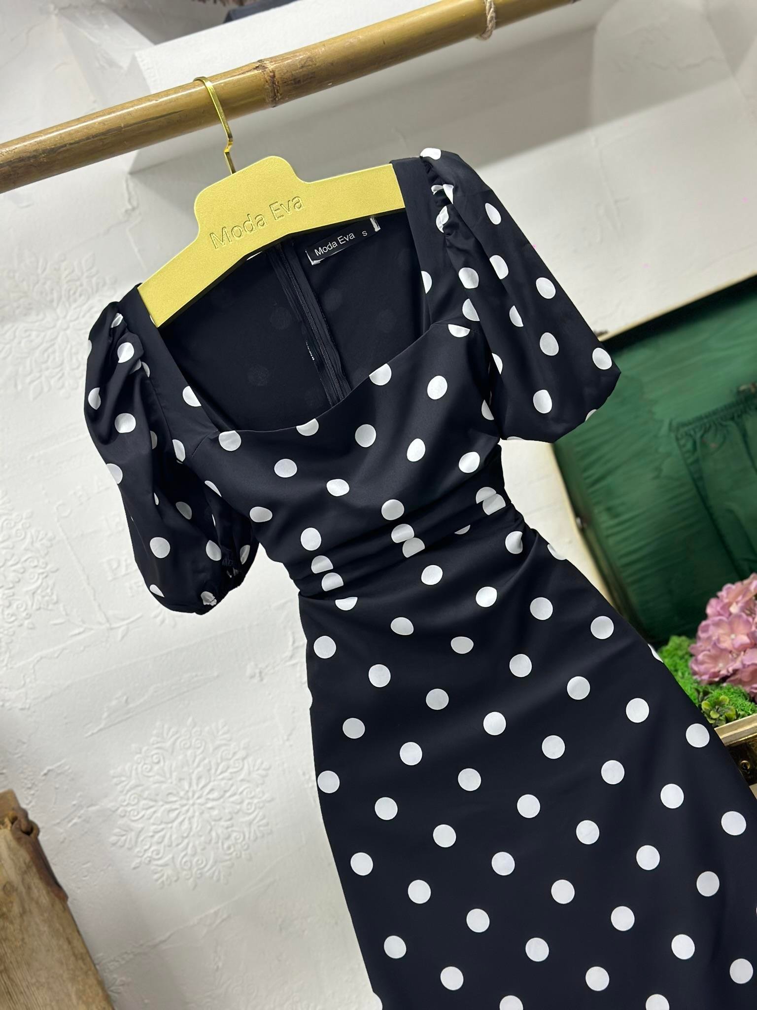 İthal Crep Kumaş Puantiye Desen Kare Yaka Siyah Midi Boy Elbise