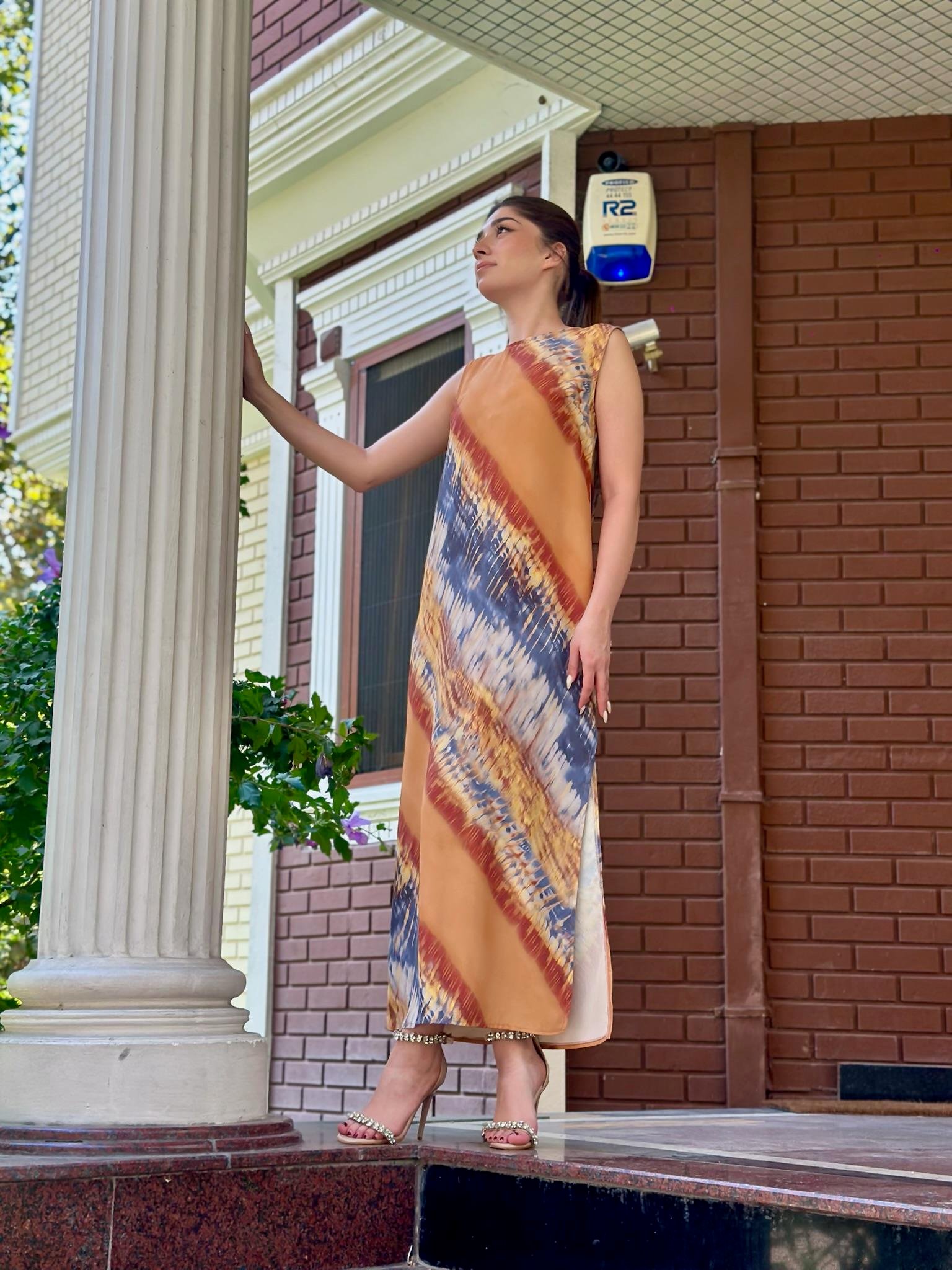 İthal Crep Kumaş Rahat Kalıp Kahve Desen Elbisemiz