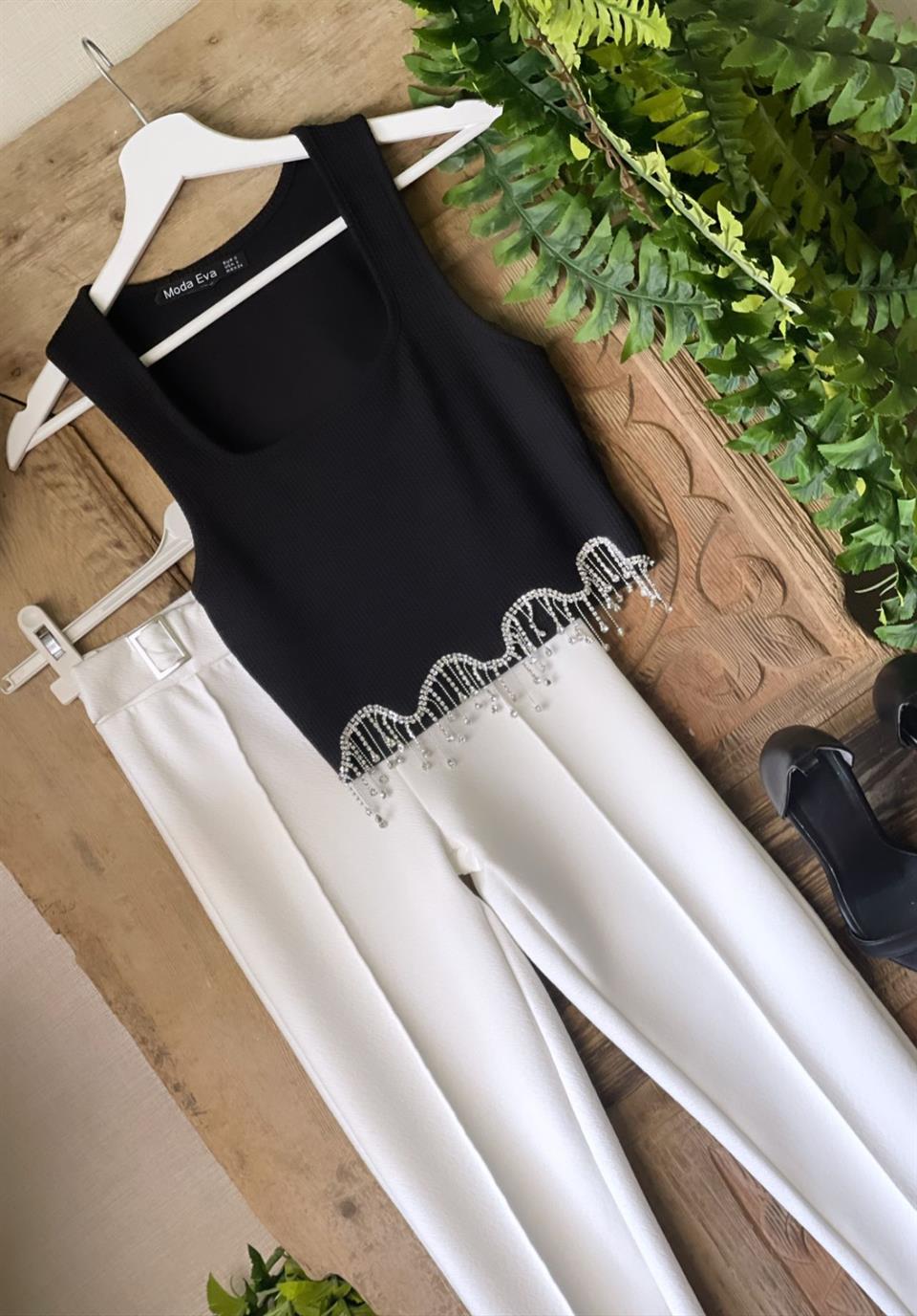 İthal Jakarlı Kumaş Kare Yaka Taş Zincirli Kolsuz Bluz