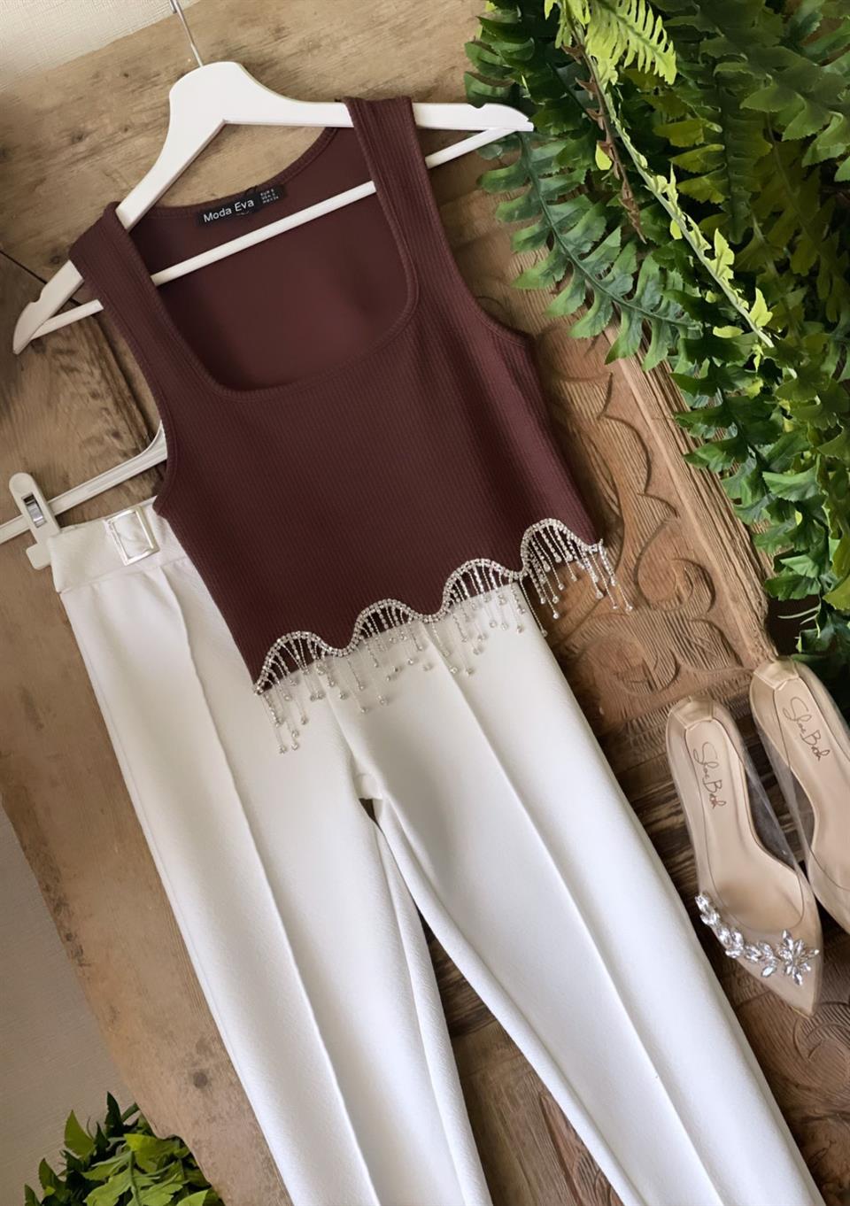 İthal Jakarlı Kumaş Kare Yaka Taş Zincirli Kolsuz Bluz