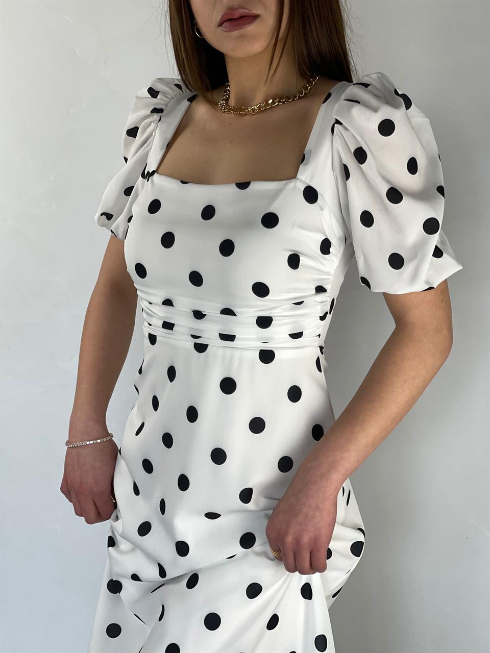 İthal Jenifer Crep Kumaş Kare Yaka Puantiye Desen Midi Boy Elbise