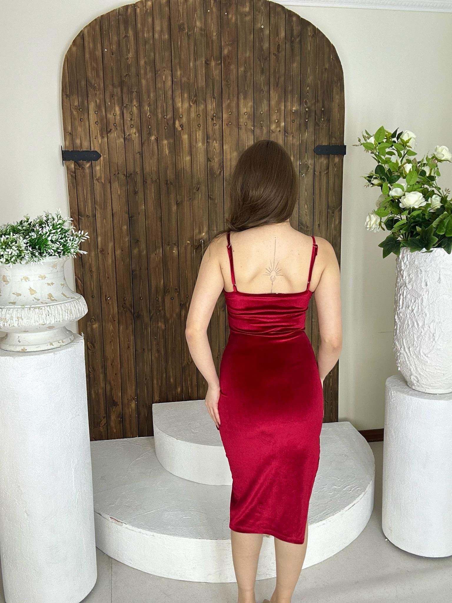 İthal Kadife Kumaş Askılı Degaje Yaka Elbise