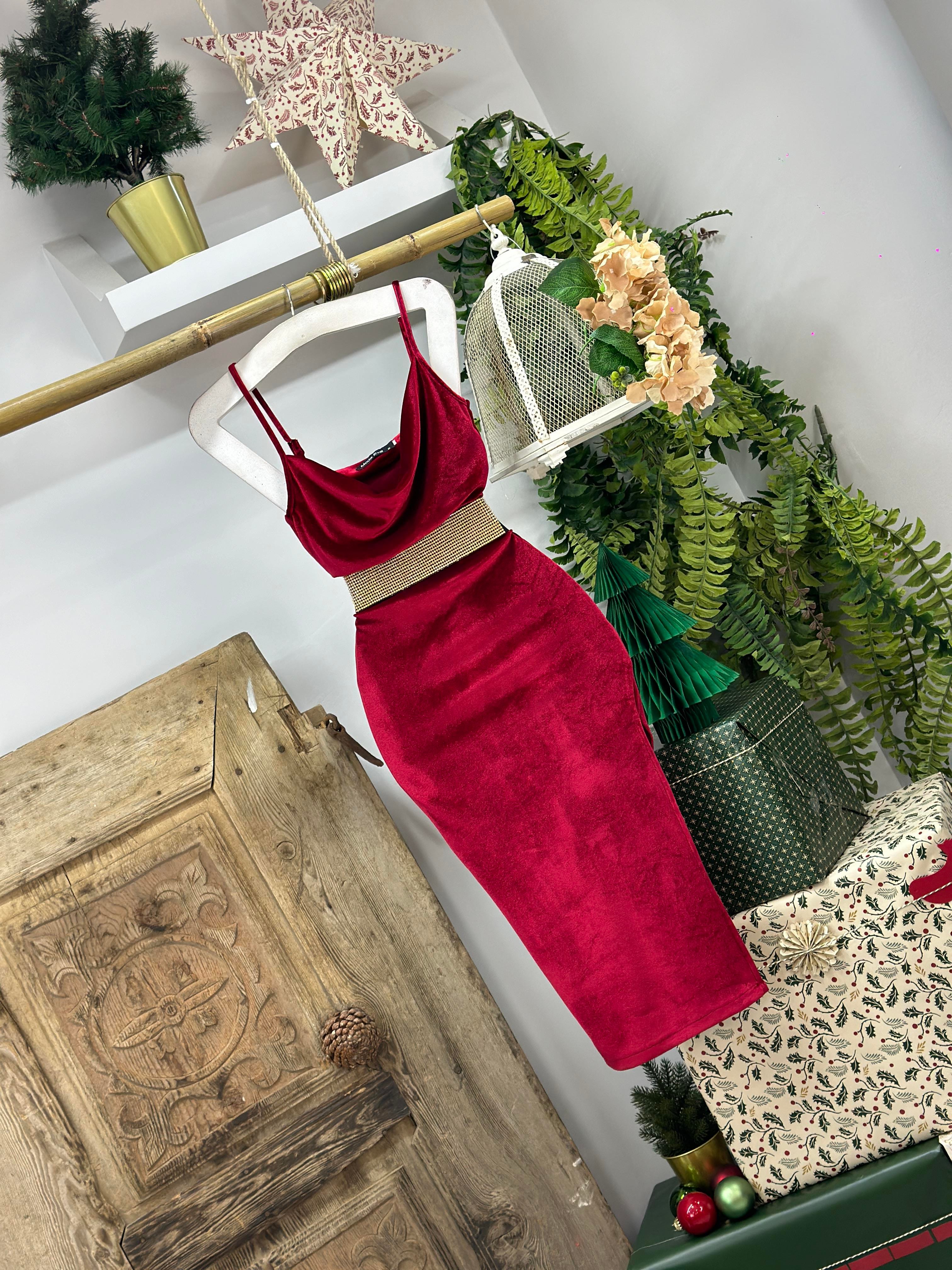 İthal Kadife Kumaş Askılı Degaje Yaka Elbise