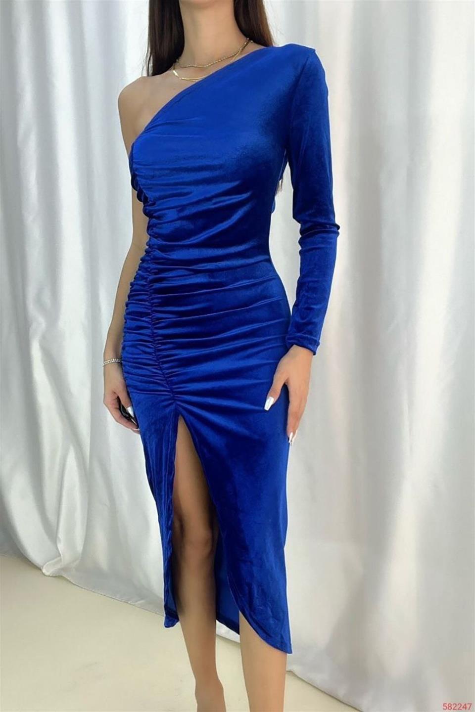 İthal Kadife Kumaş Drape Detaylı Yan Yırtmaçlı Tek Kol Midi Boy Elbise