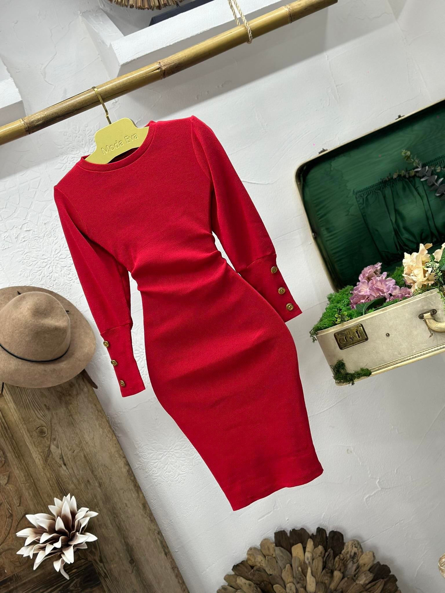 İthal Kaşkorse Kumaş Balon Kol Düğme Detaylı Kırmızı Kalem Elbisemiz