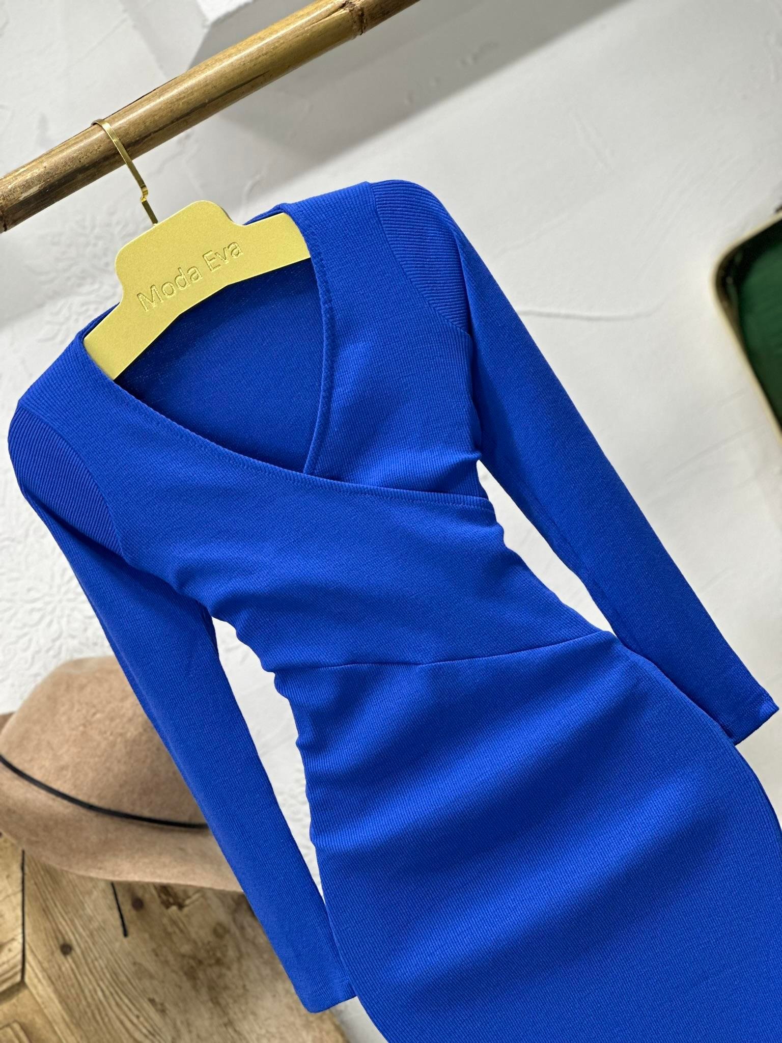 İthal Kaşkorse Kumaş Çapraz Yaka Detaylı Saks Kalem Elbisemiz