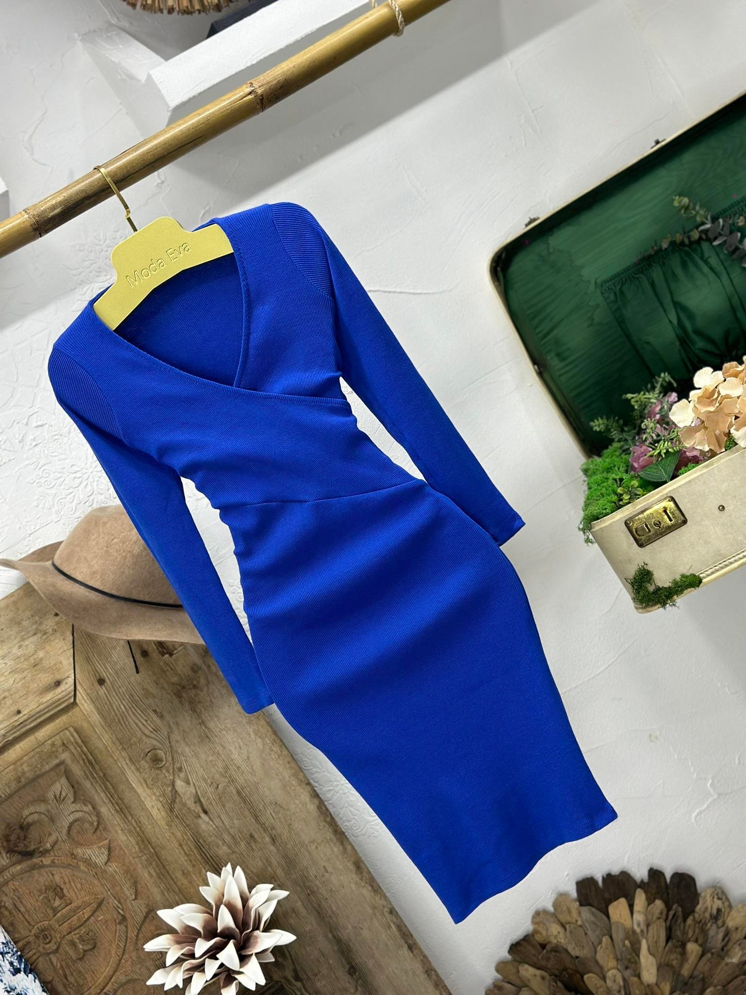 İthal Kaşkorse Kumaş Çapraz Yaka Detaylı Saks Kalem Elbisemiz