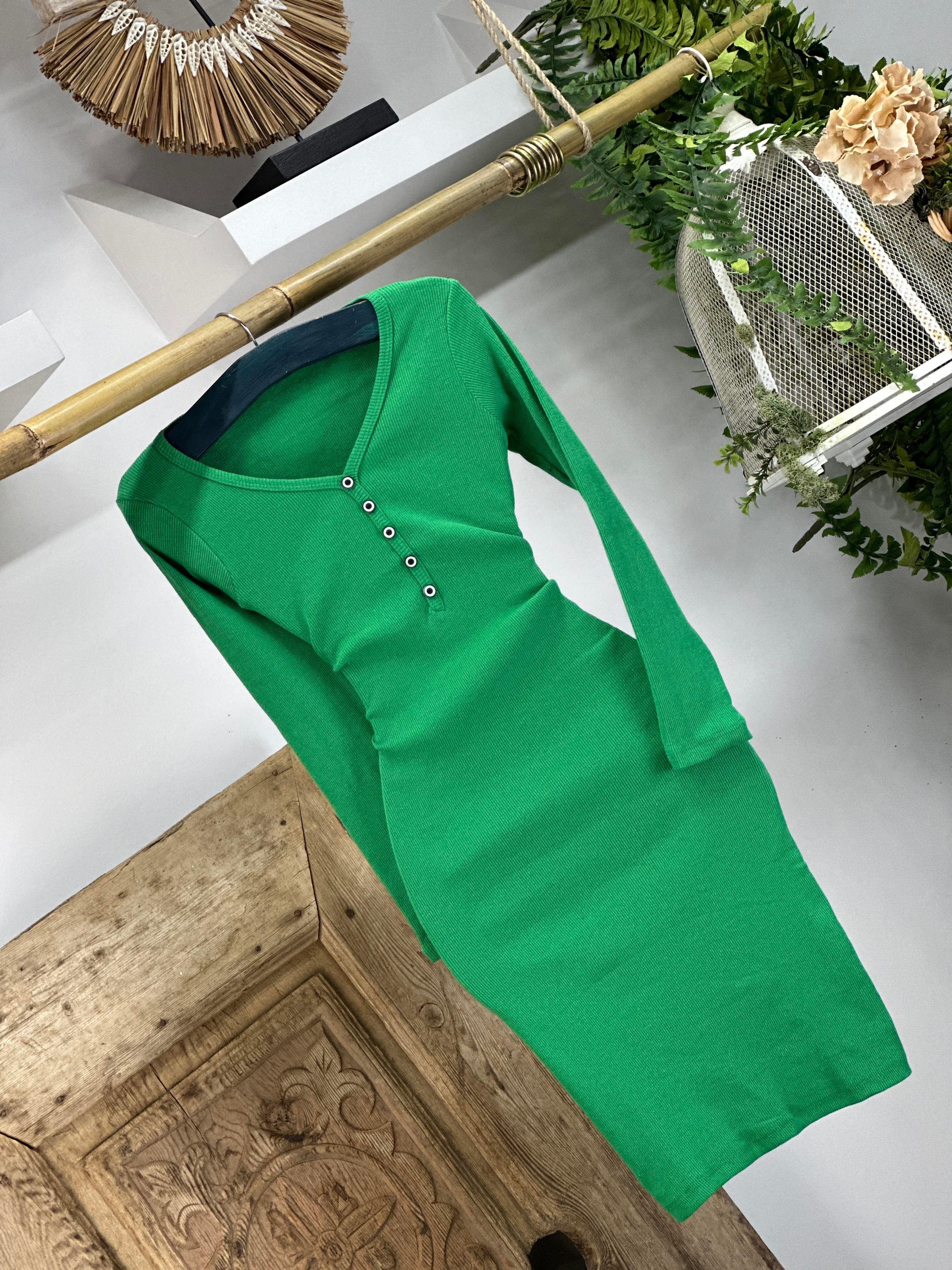 İthal Kaşkorse Kumaş Yuvarlak Yaka Beyaz Düğme Detaylı Yeşil  Elbisemiz