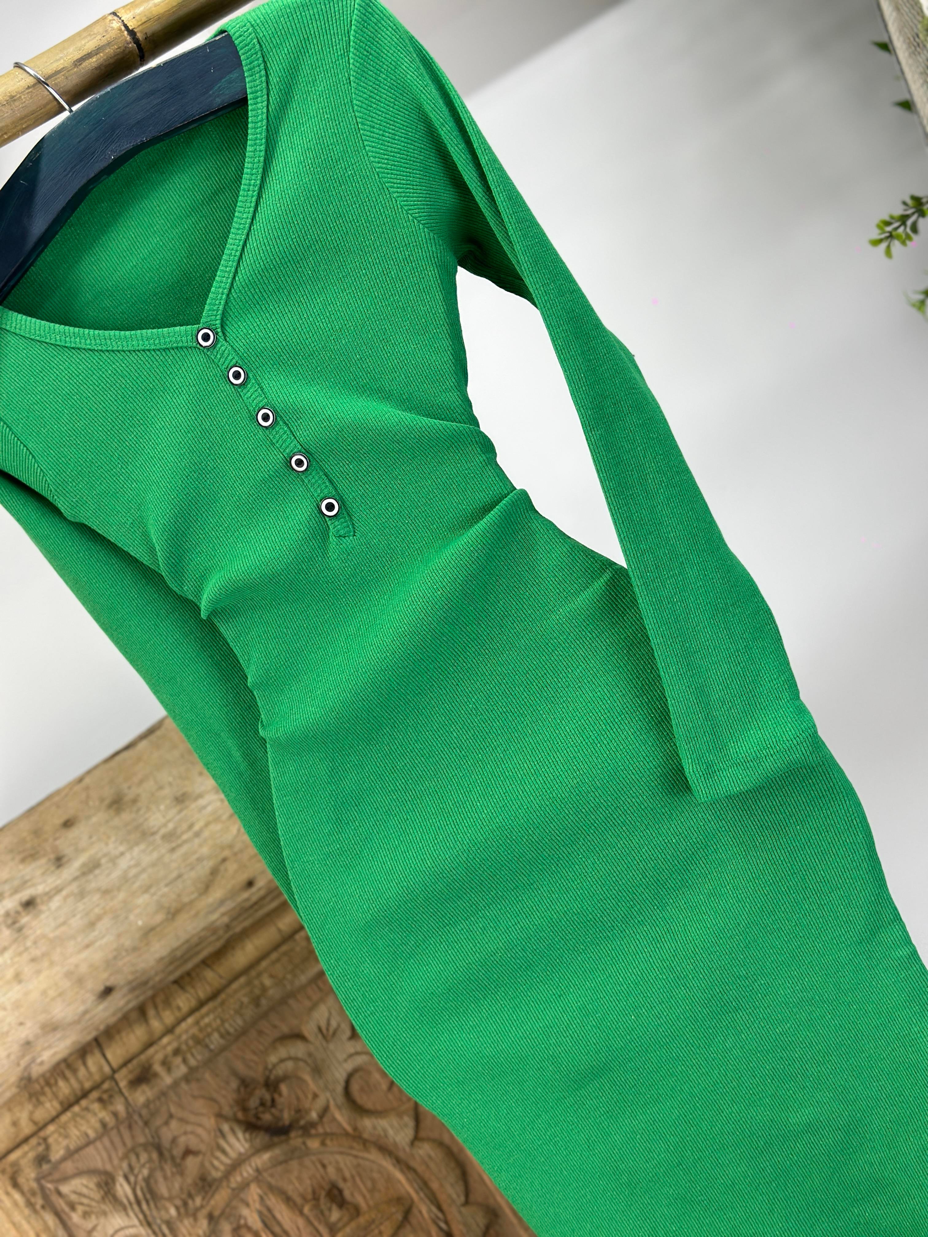 İthal Kaşkorse Kumaş Yuvarlak Yaka Beyaz Düğme Detaylı Yeşil  Elbisemiz