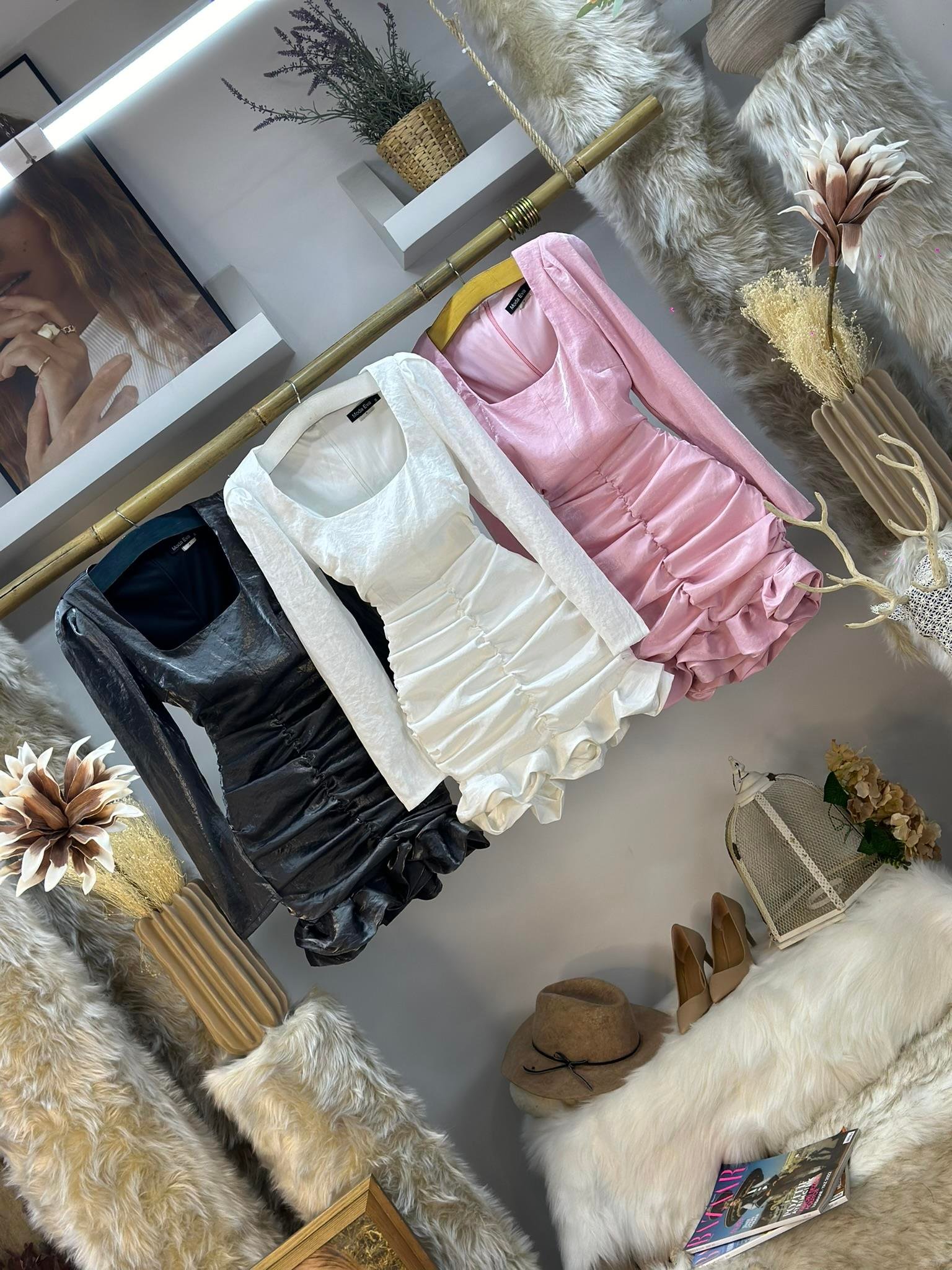 İthal Parlak Tafta Kumaş Kare Yaka Drapeli Tasarım Elbise