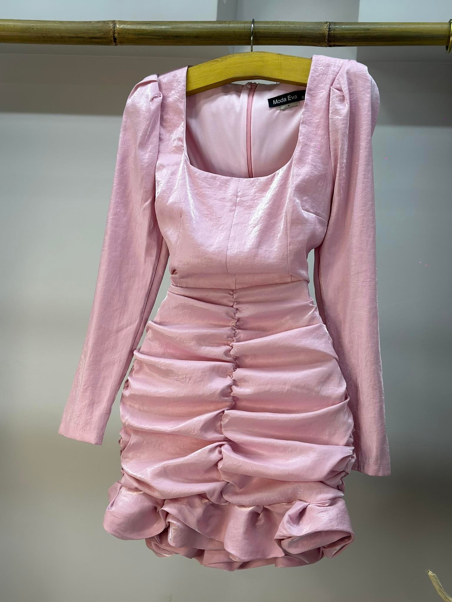 İthal Parlak Tafta Kumaş Kare Yaka Drapeli Tasarım Elbise