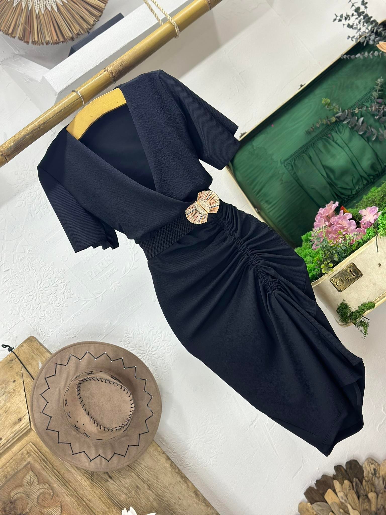 Jakarlı Kumaş Büzgü Detay Kısa Kollu Elbise