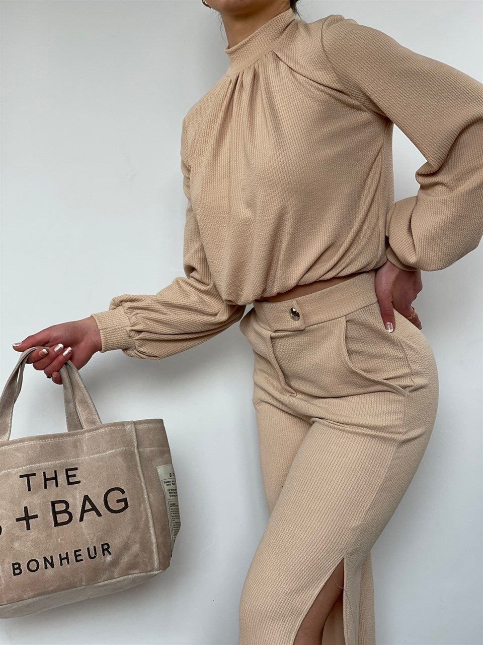 Jakarlı Kumaş Büzgülü Tasarım Bluz 