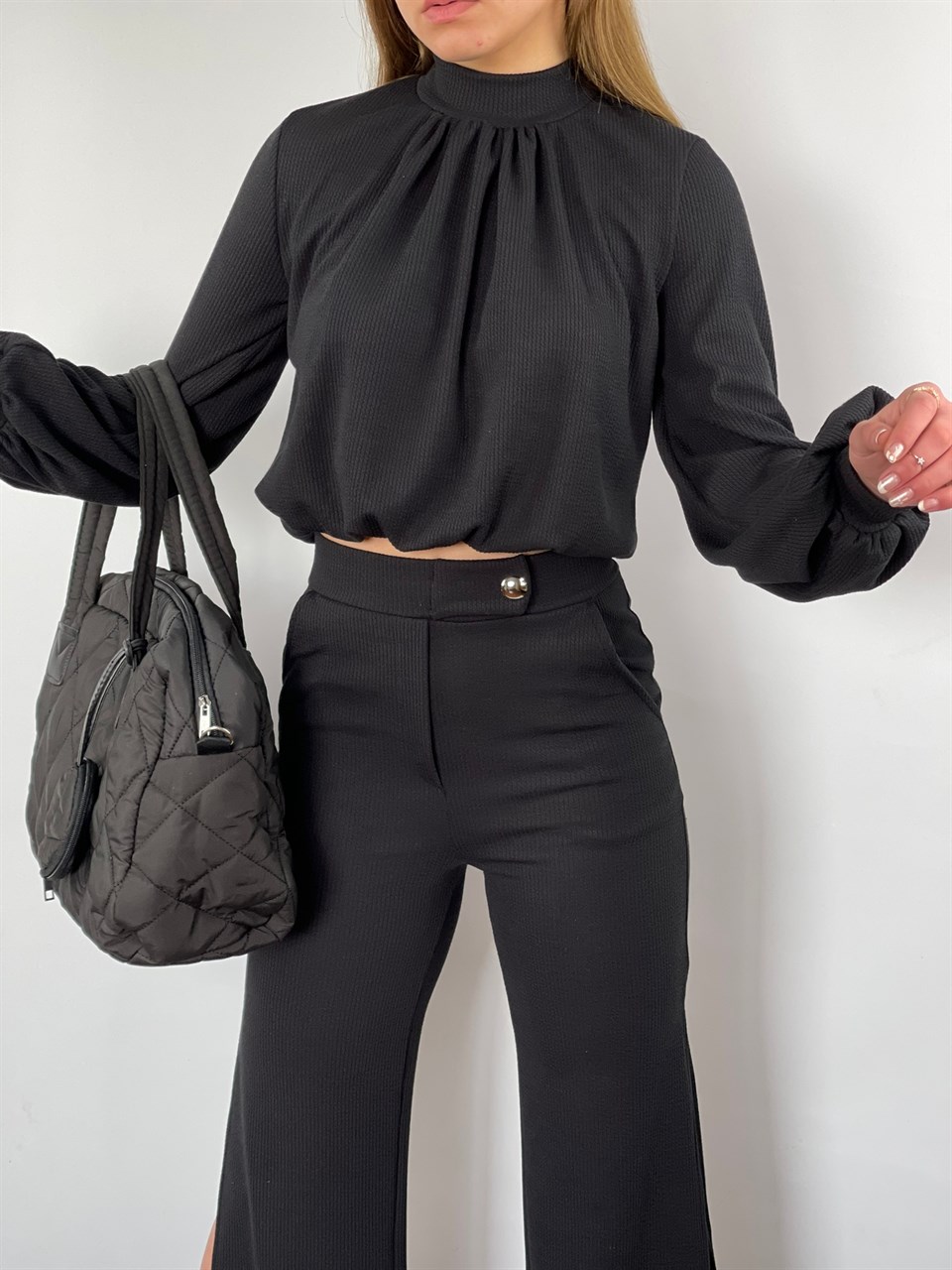 Jakarlı Kumaş Büzgülü Tasarım Bluz 