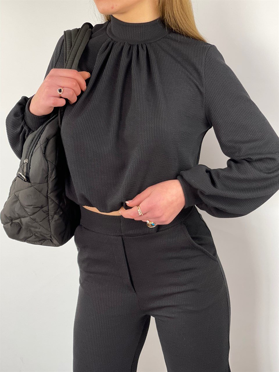 Jakarlı Kumaş Büzgülü Tasarım Bluz 