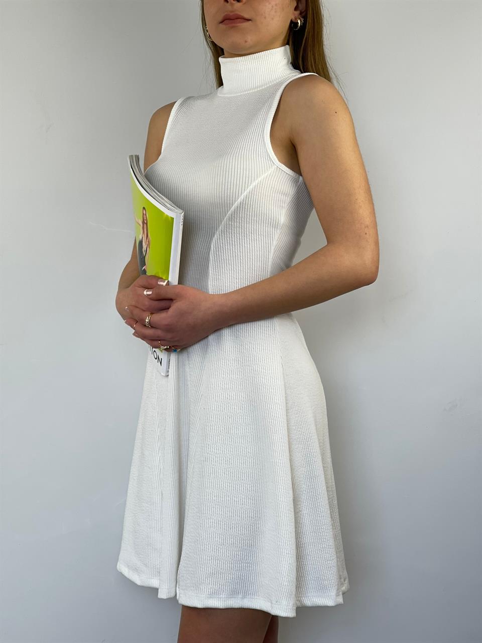 Jakarlı Kumaş Dik Yaka Kloş Elbise Kemer ve Aksesuarlar Hariçtir